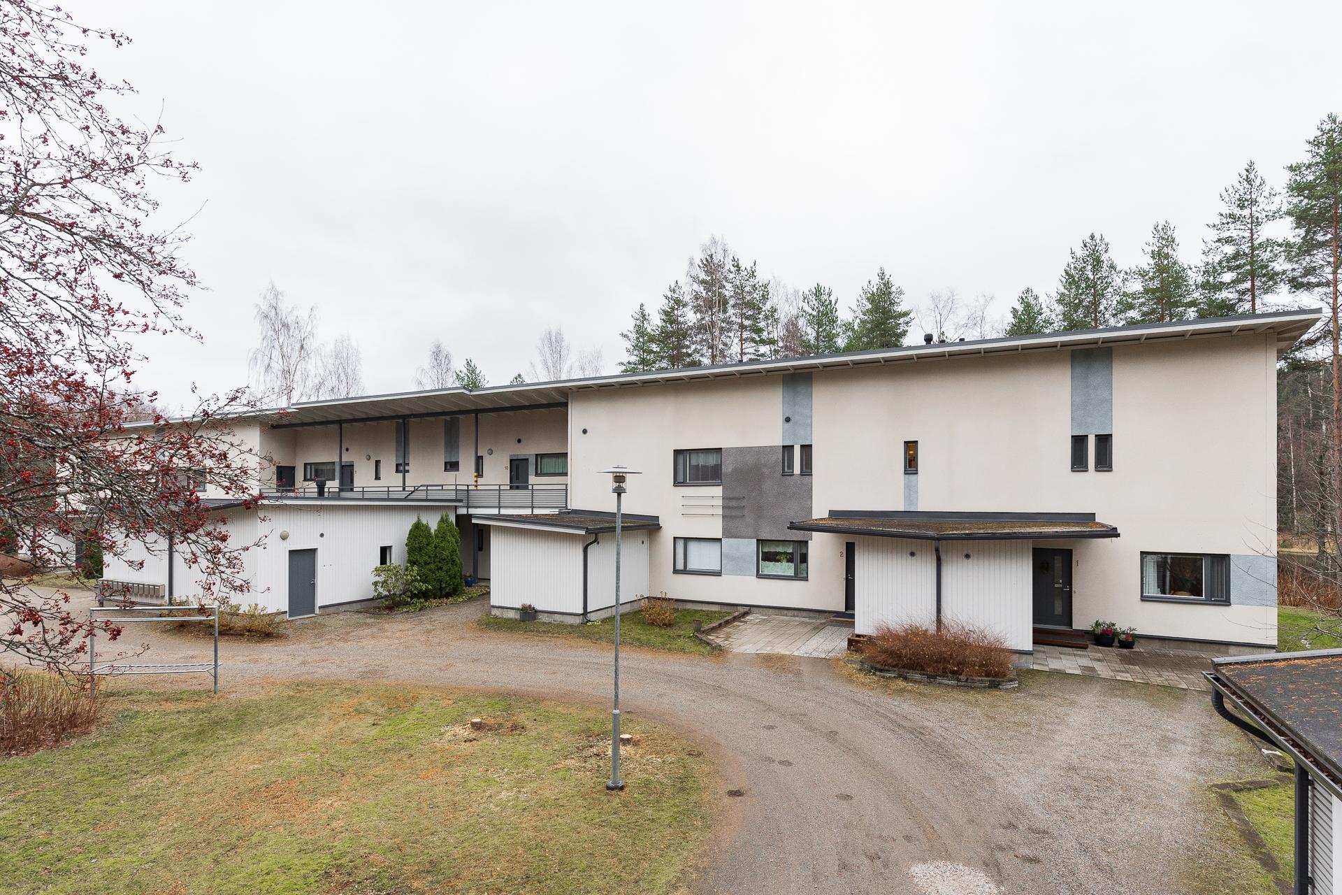 Julkisivu