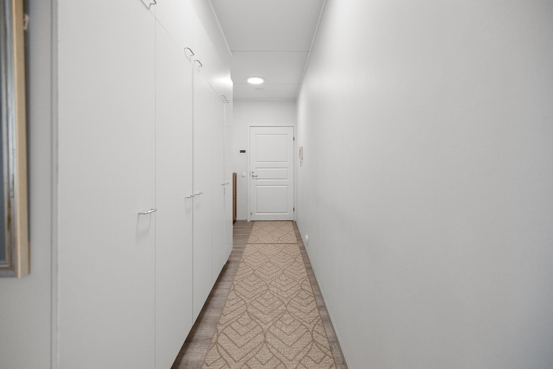 Eteisessä on runsaasti säilytystilaa