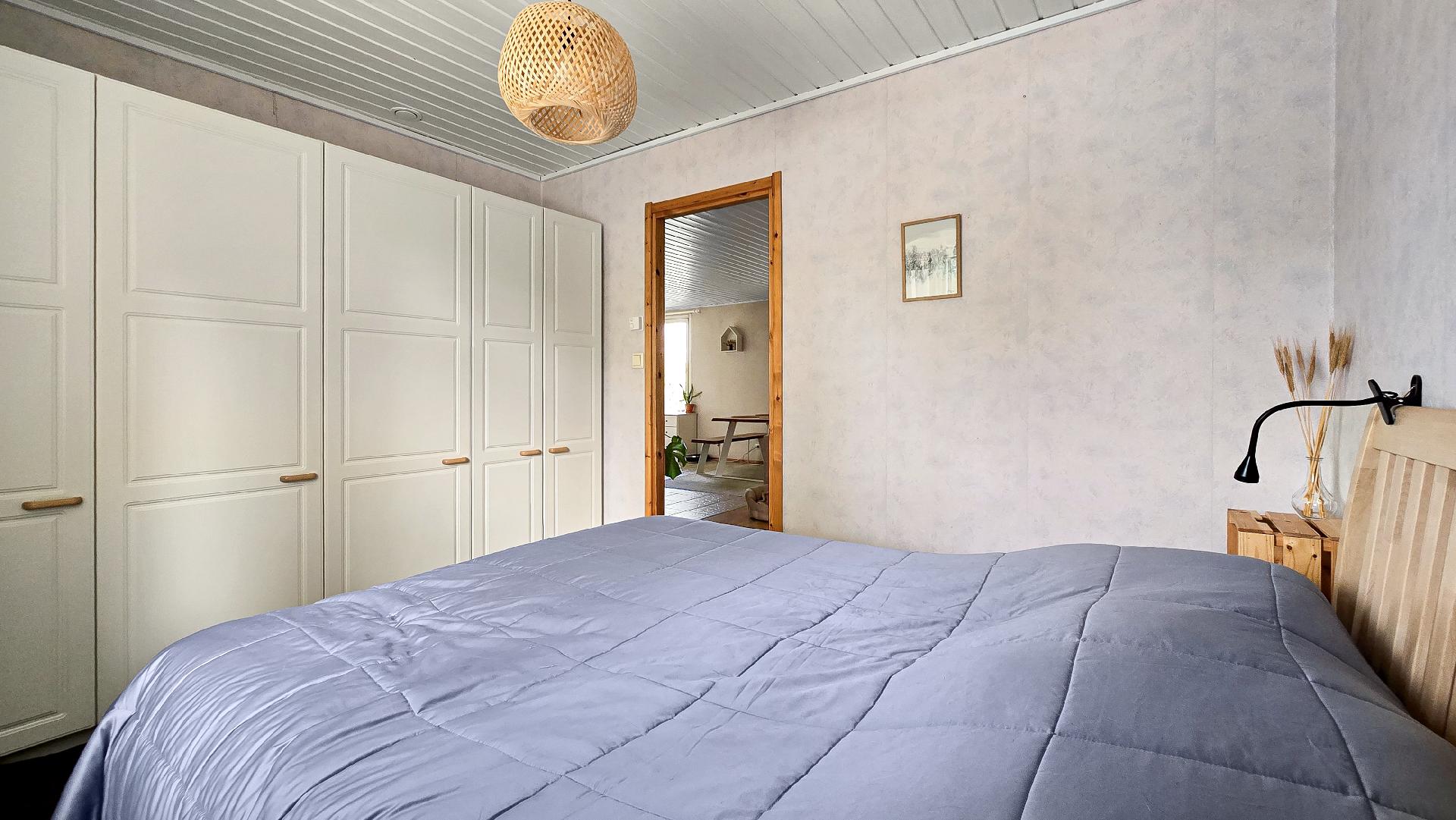 Makuuhuone 1 kaapistot