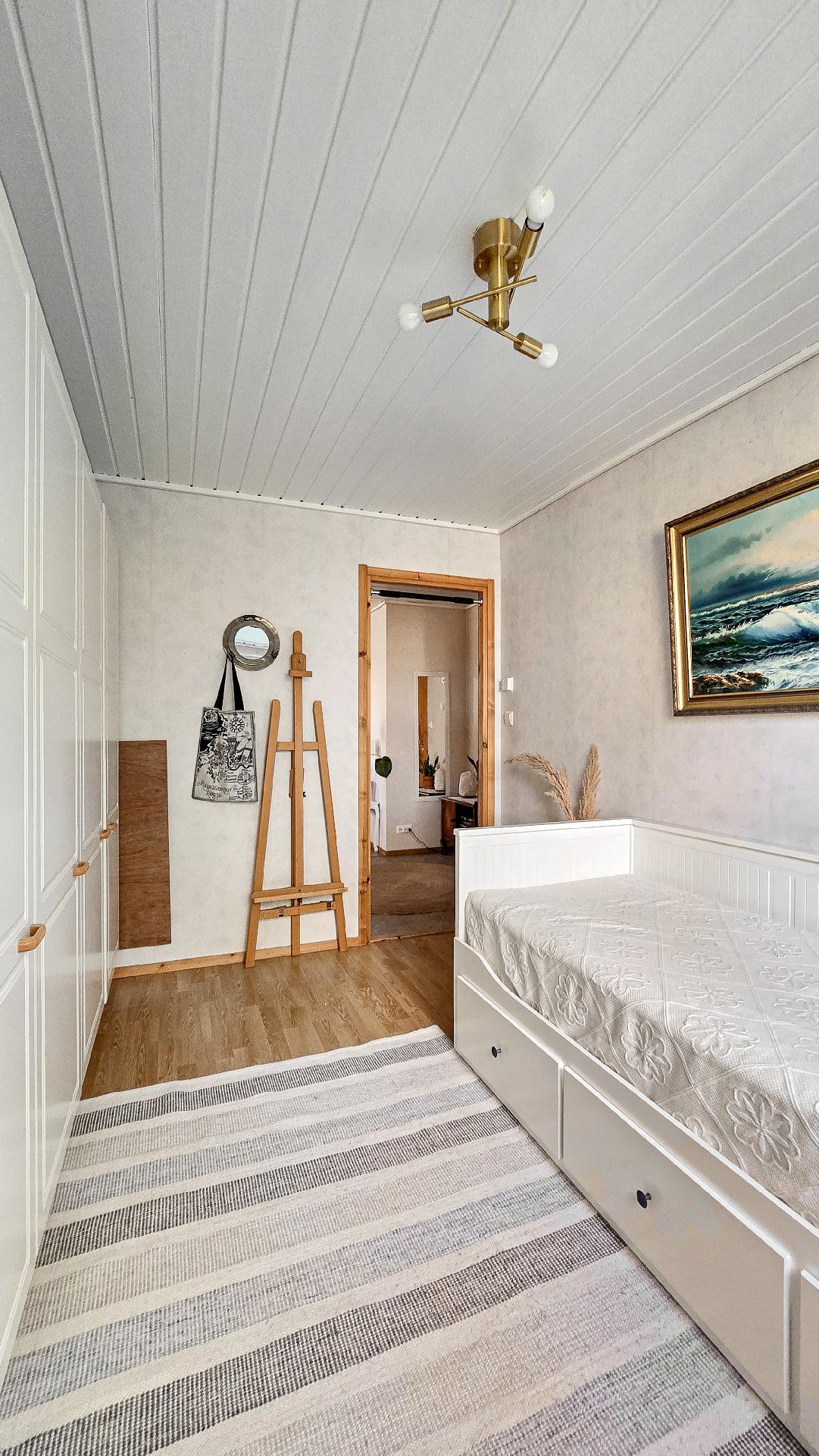 Makuuhuone 2 kaapistot