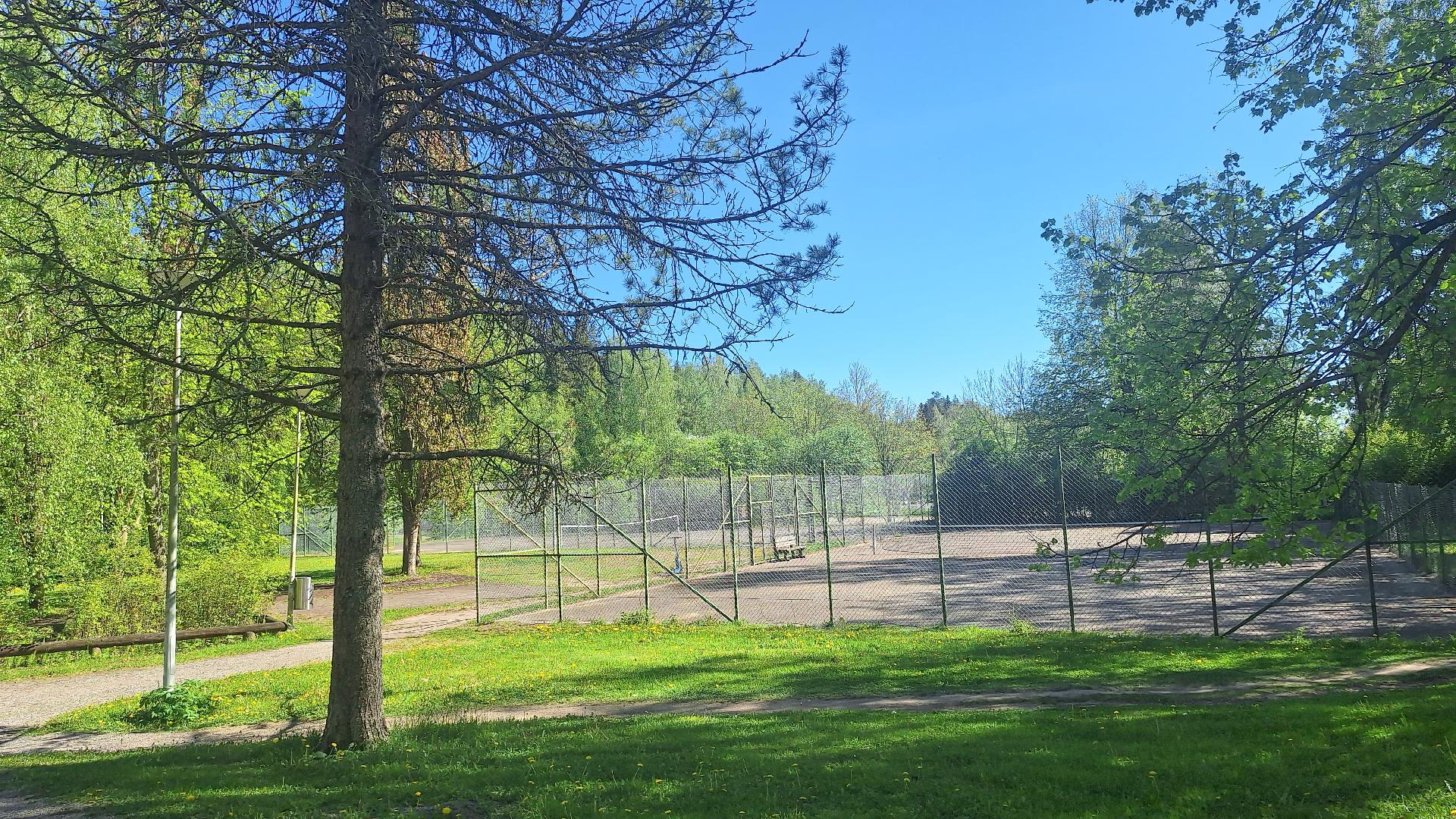 Tenniskenttä