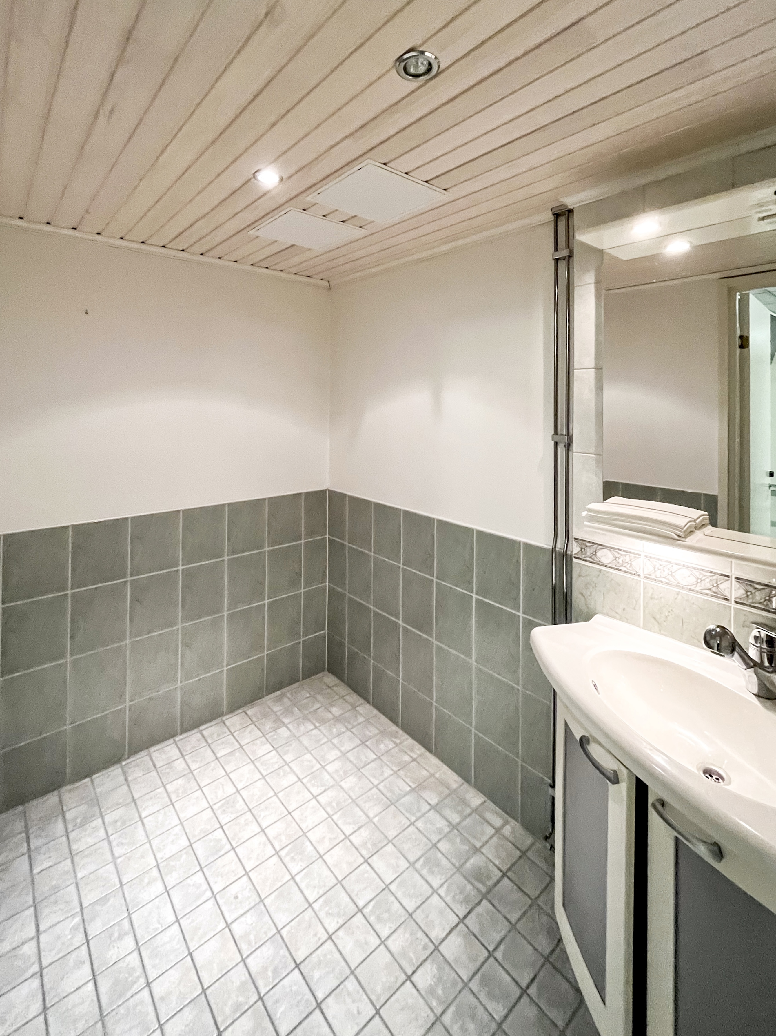 Liiketila 2, kellari, WC