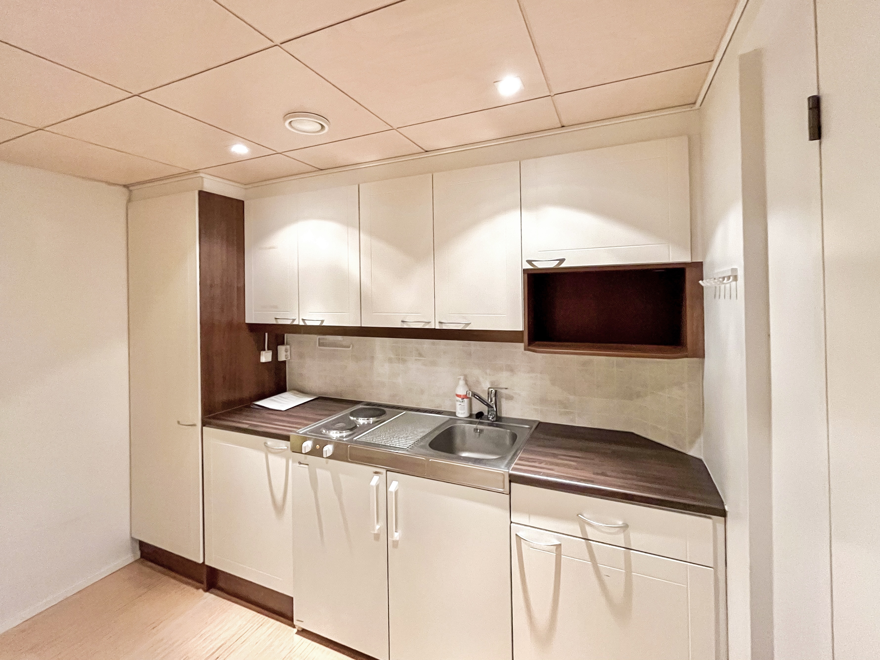 Liiketila 1, kellari, keittiö