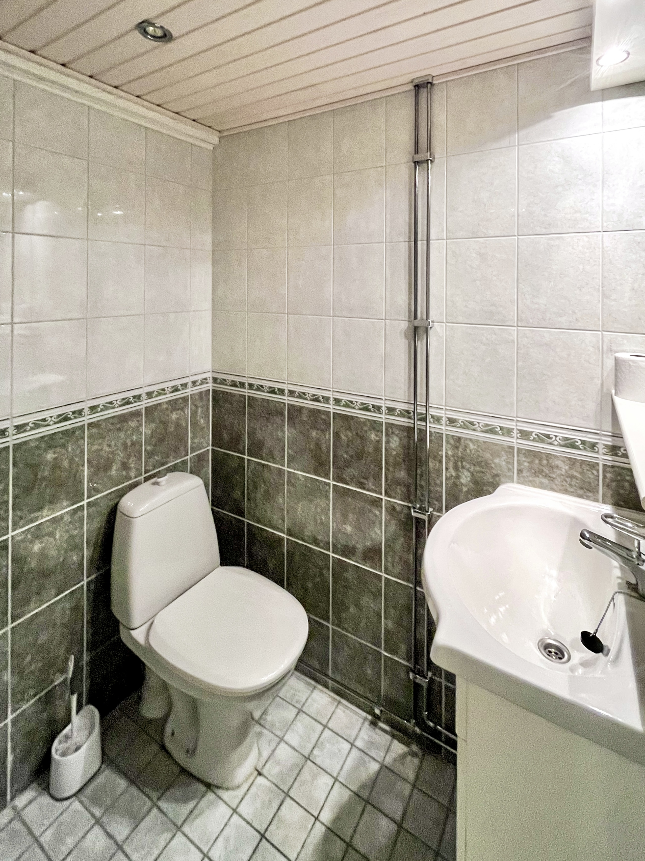 Liiketila 2, kellari, WC