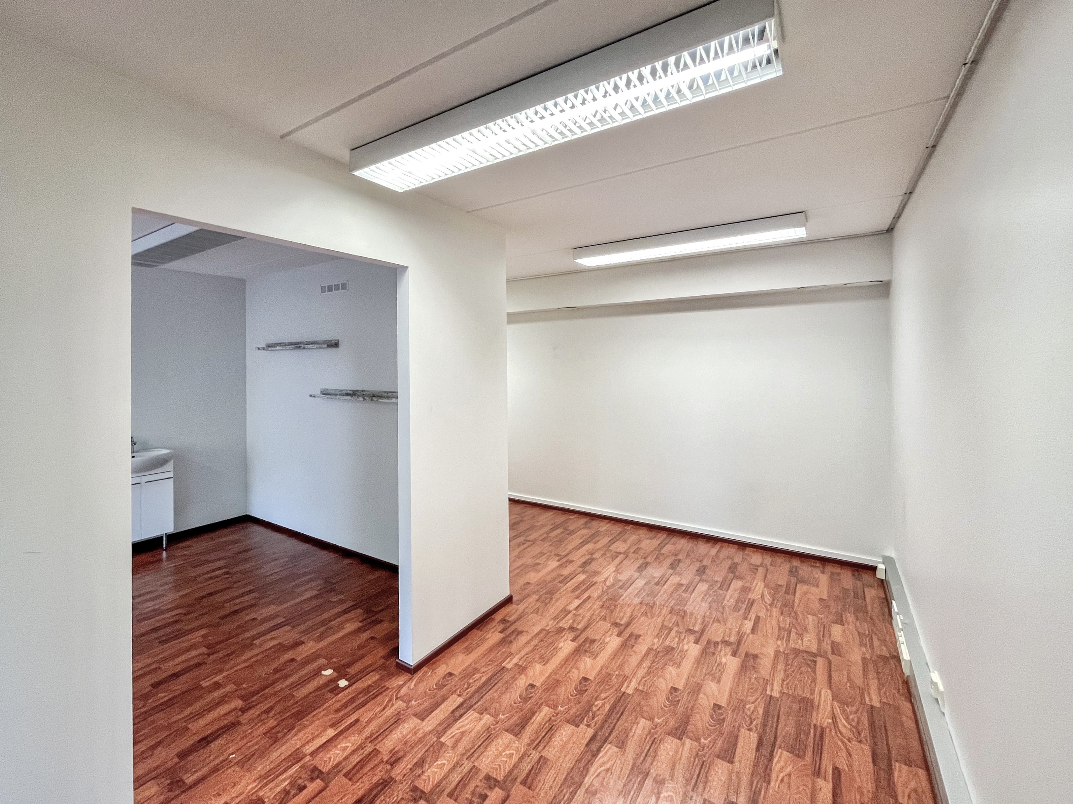 Liiketila 1, sisäänkäynti, liiketilat 