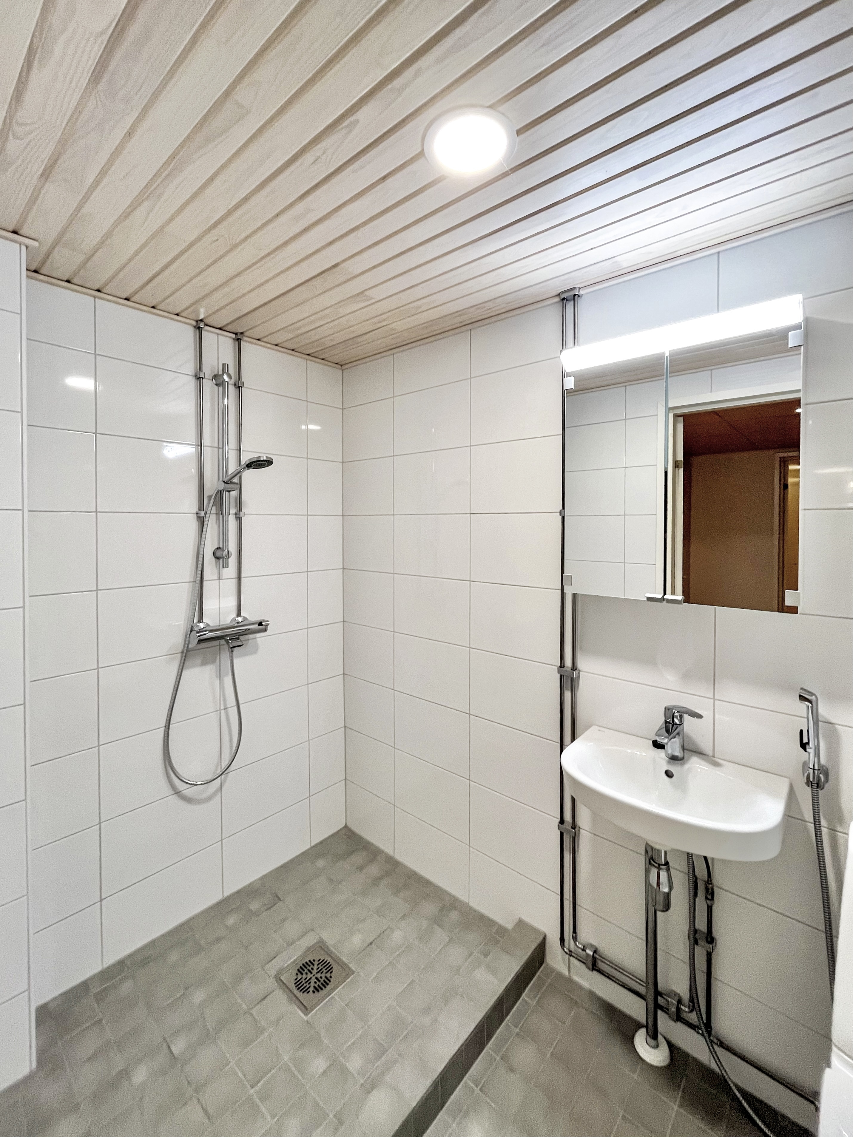 Liiketila 1, kellari, suihku+WC