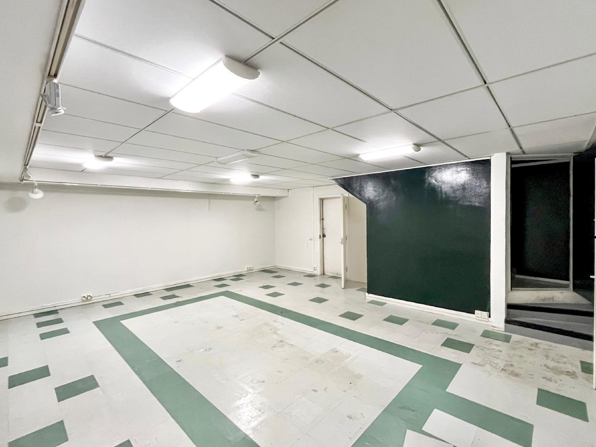 Liiketila 2, kellari