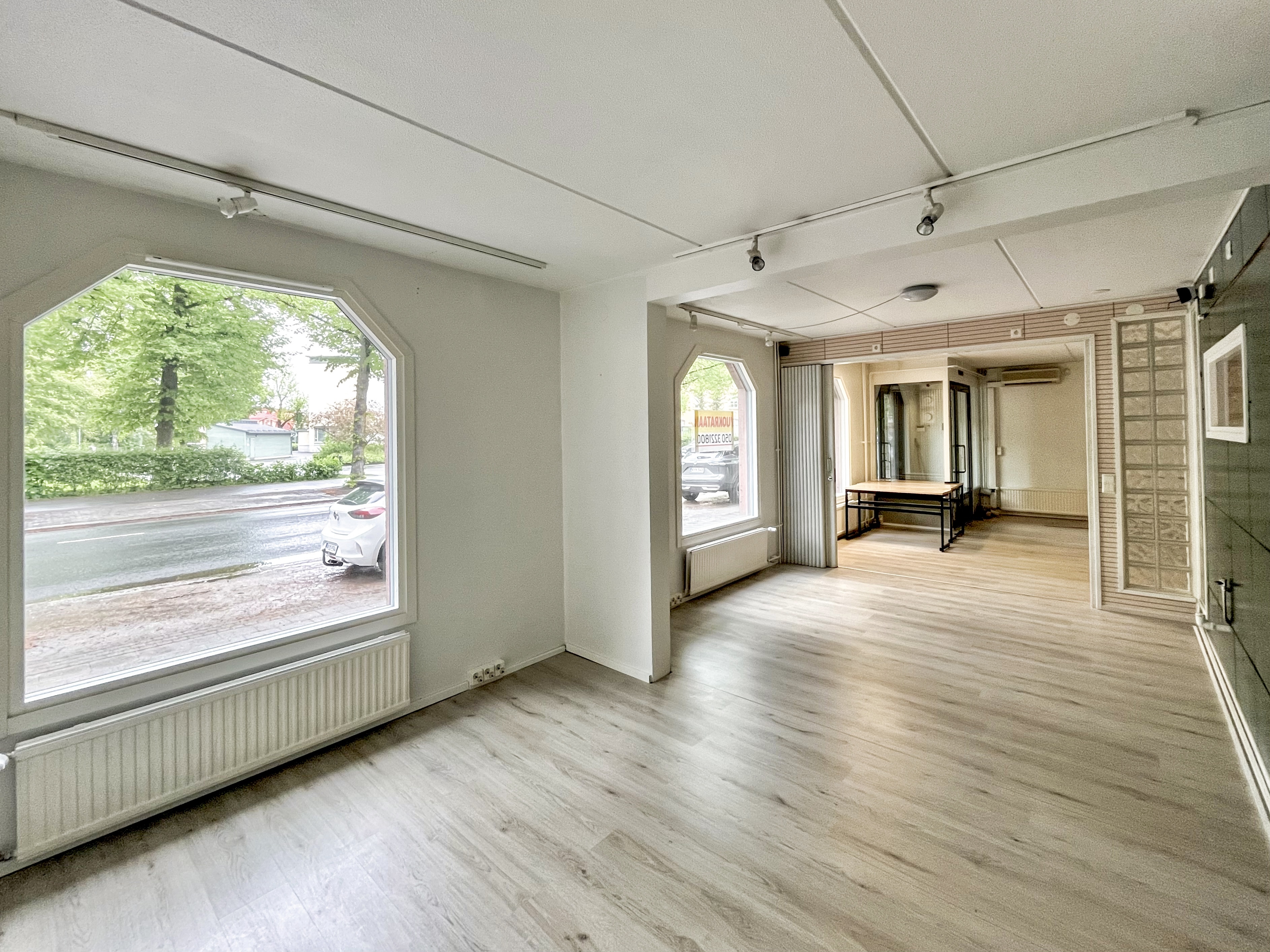 Liiketila 2, liiketilat 