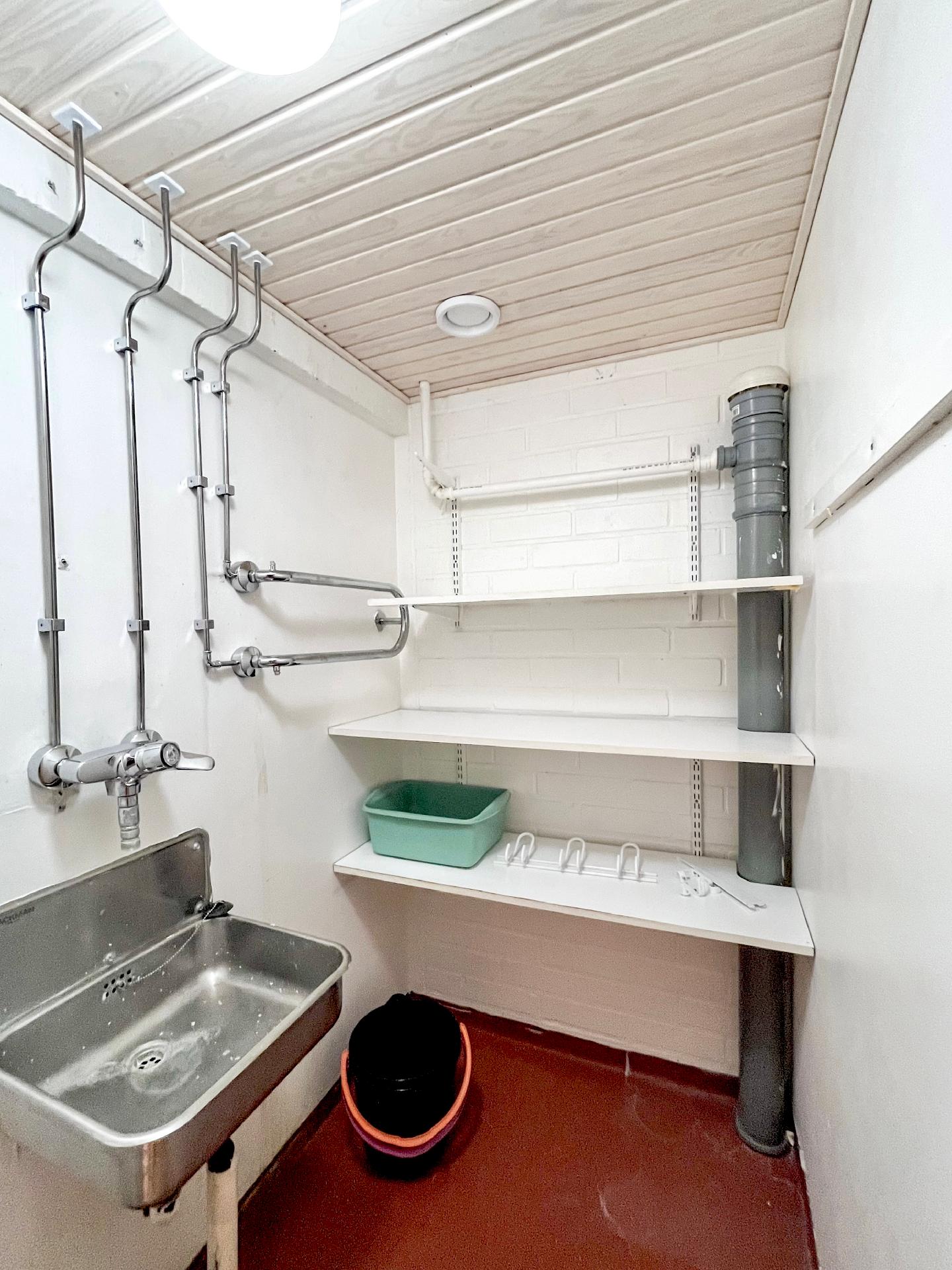 Liiketila 1, kellari, varasto