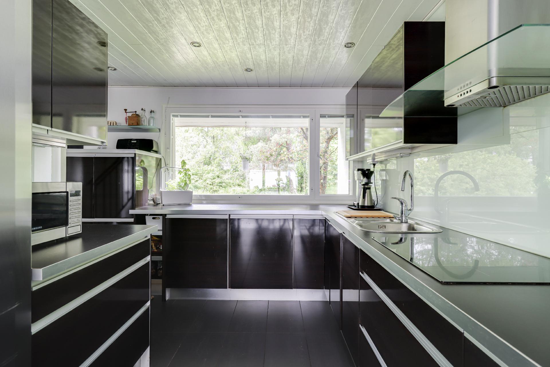 Porslahdentie 2, Vuosaari, Helsinki