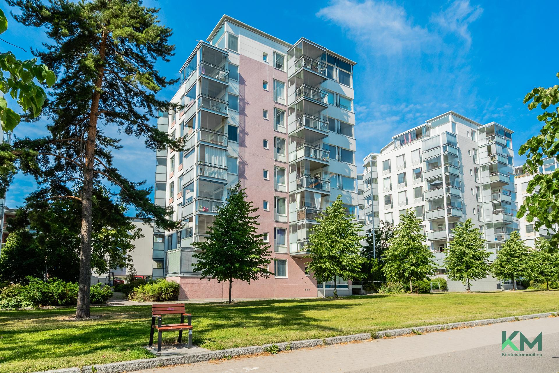 Julkisivu Kahvikadun suunasta