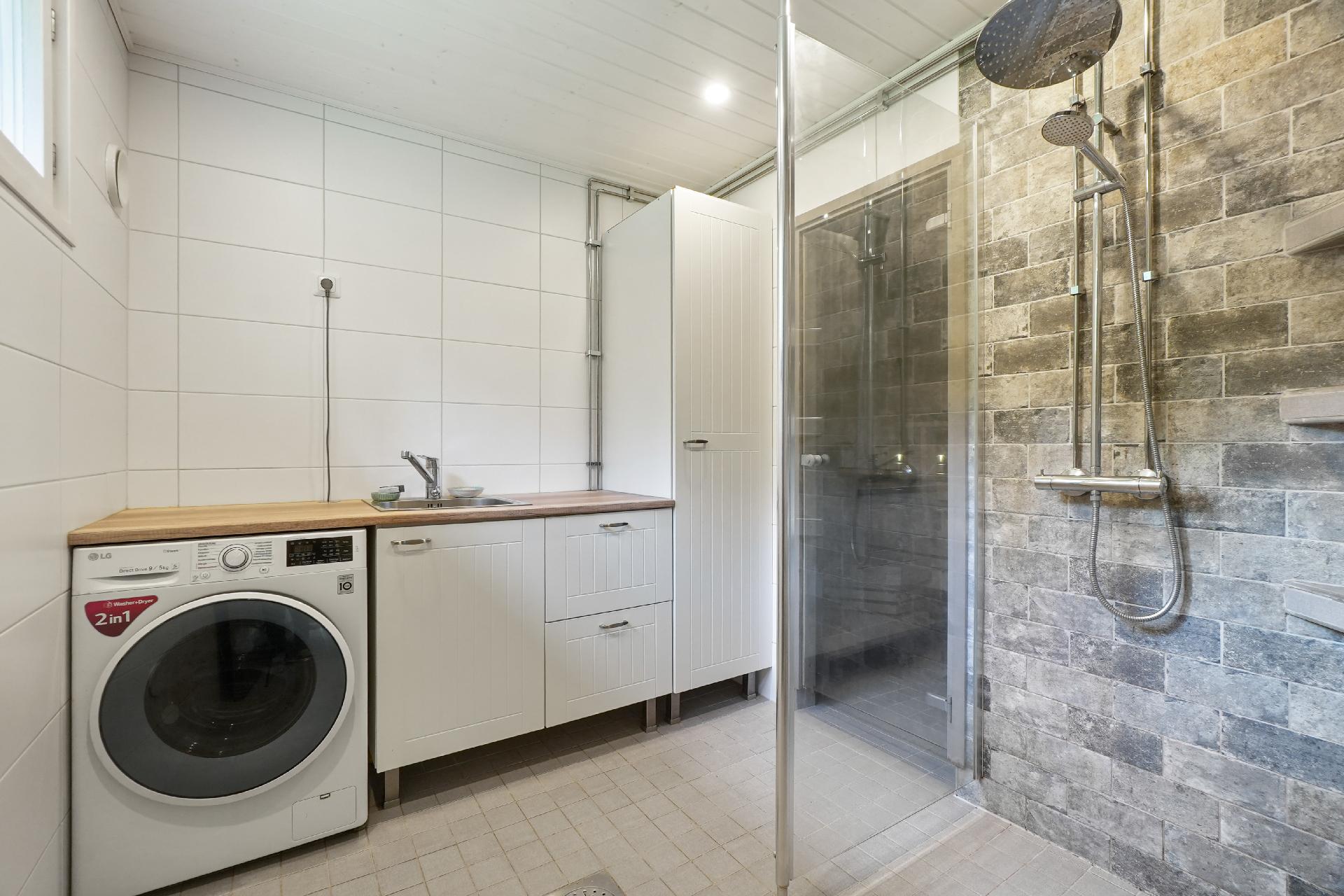 Kylpyhuoneen kodinhoitotila