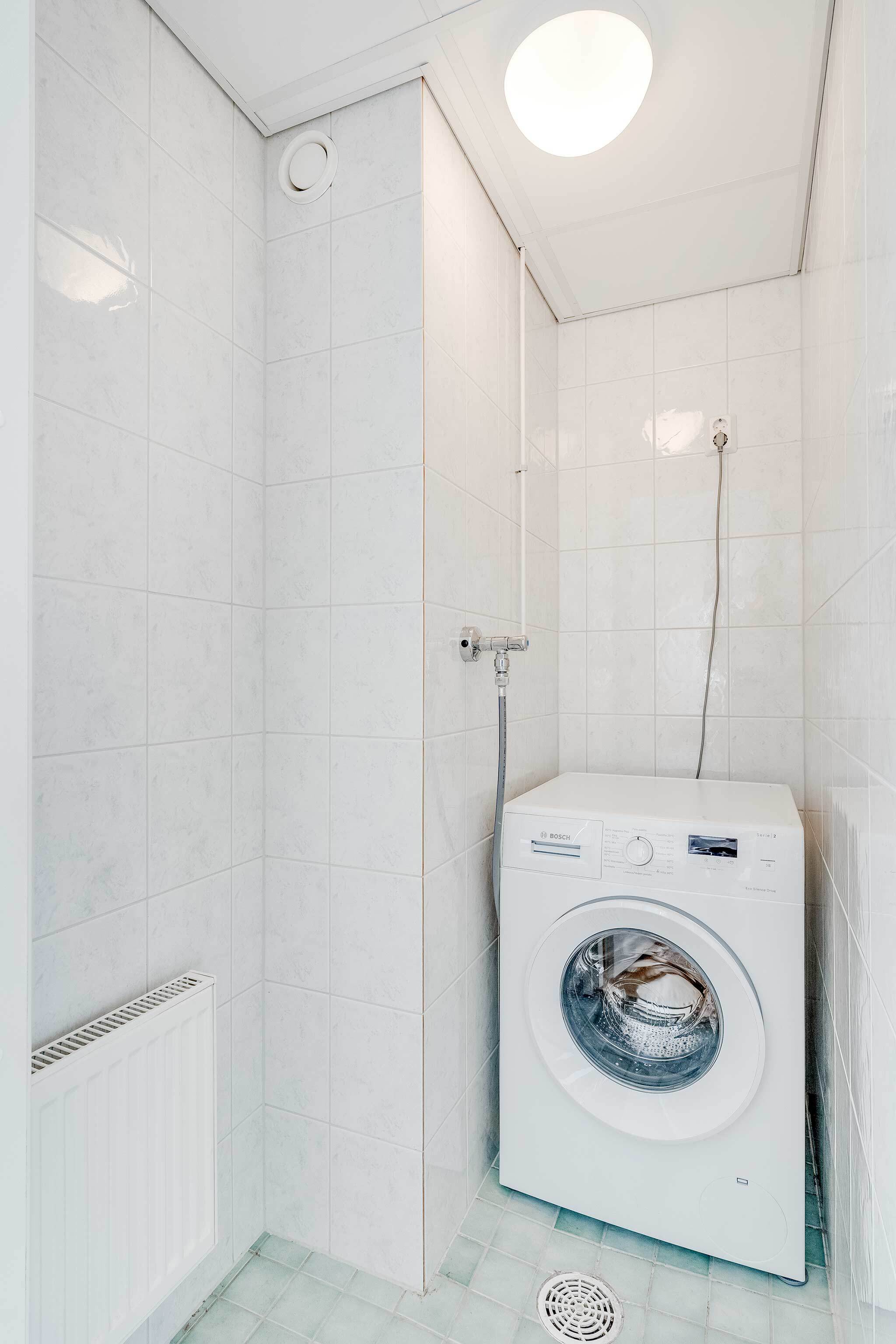 Keittiön yhteydessä oleva kodinhoitotila