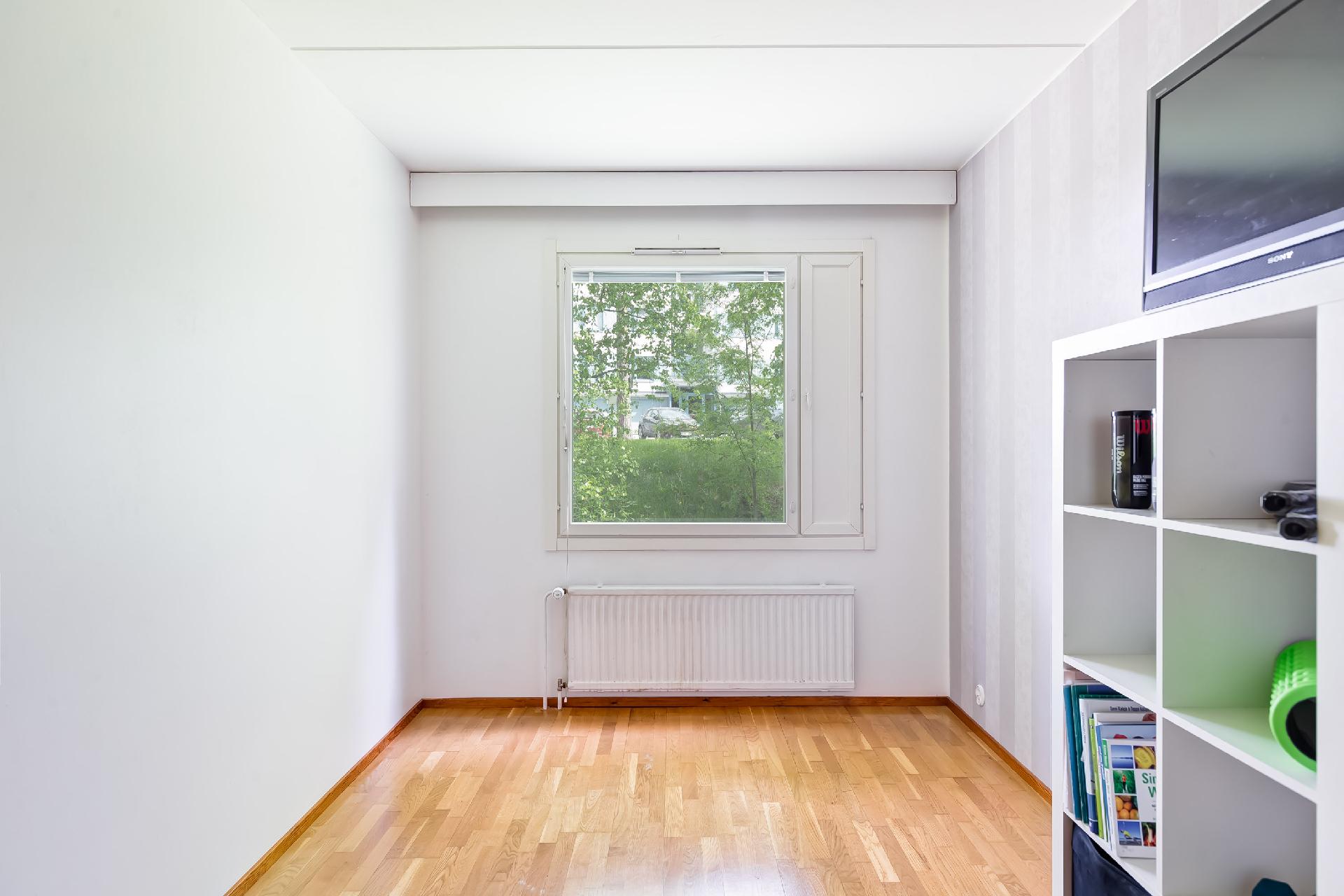 Toinen yläkerran makuuhuoneista