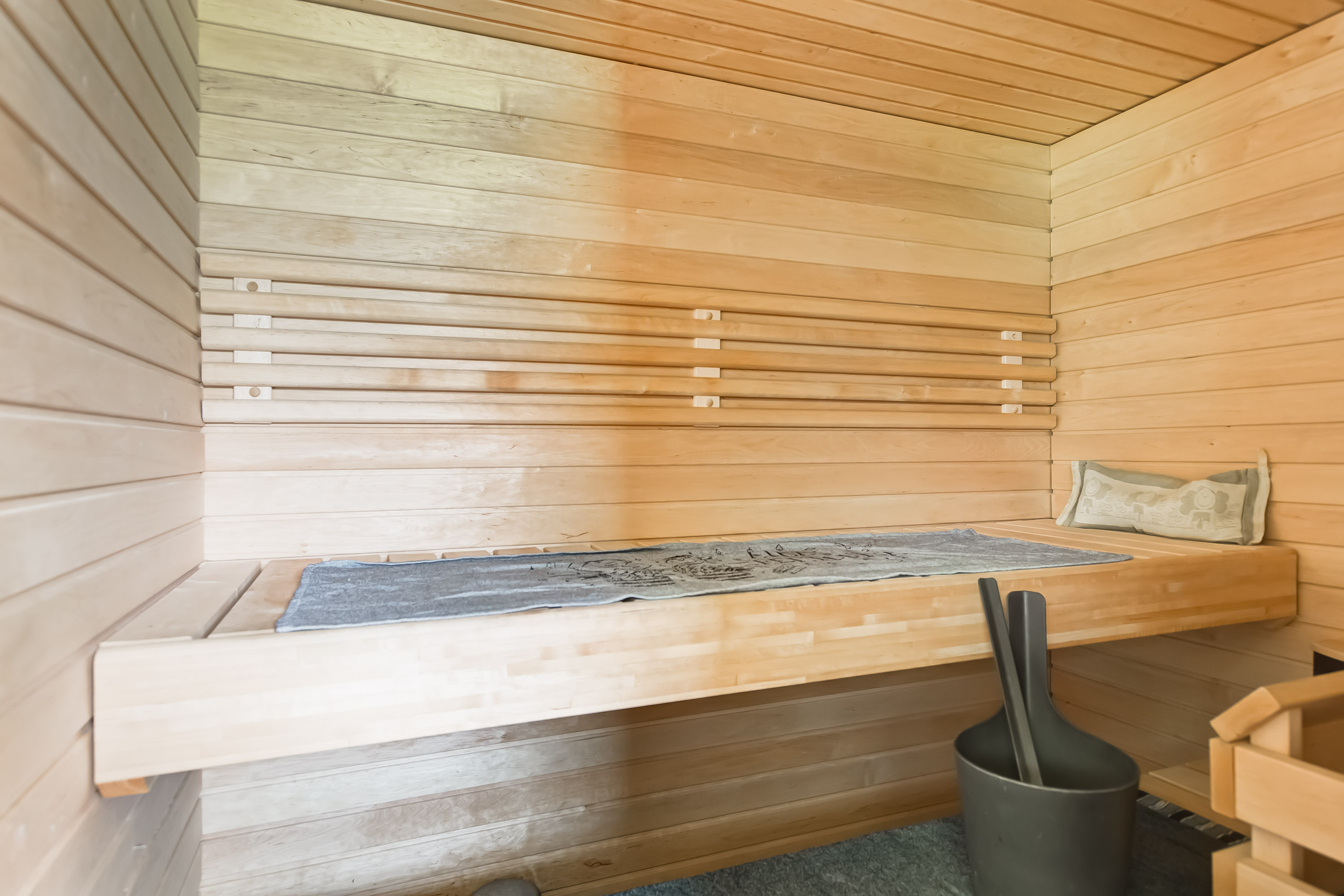 Saunaosasto alakerrassa 