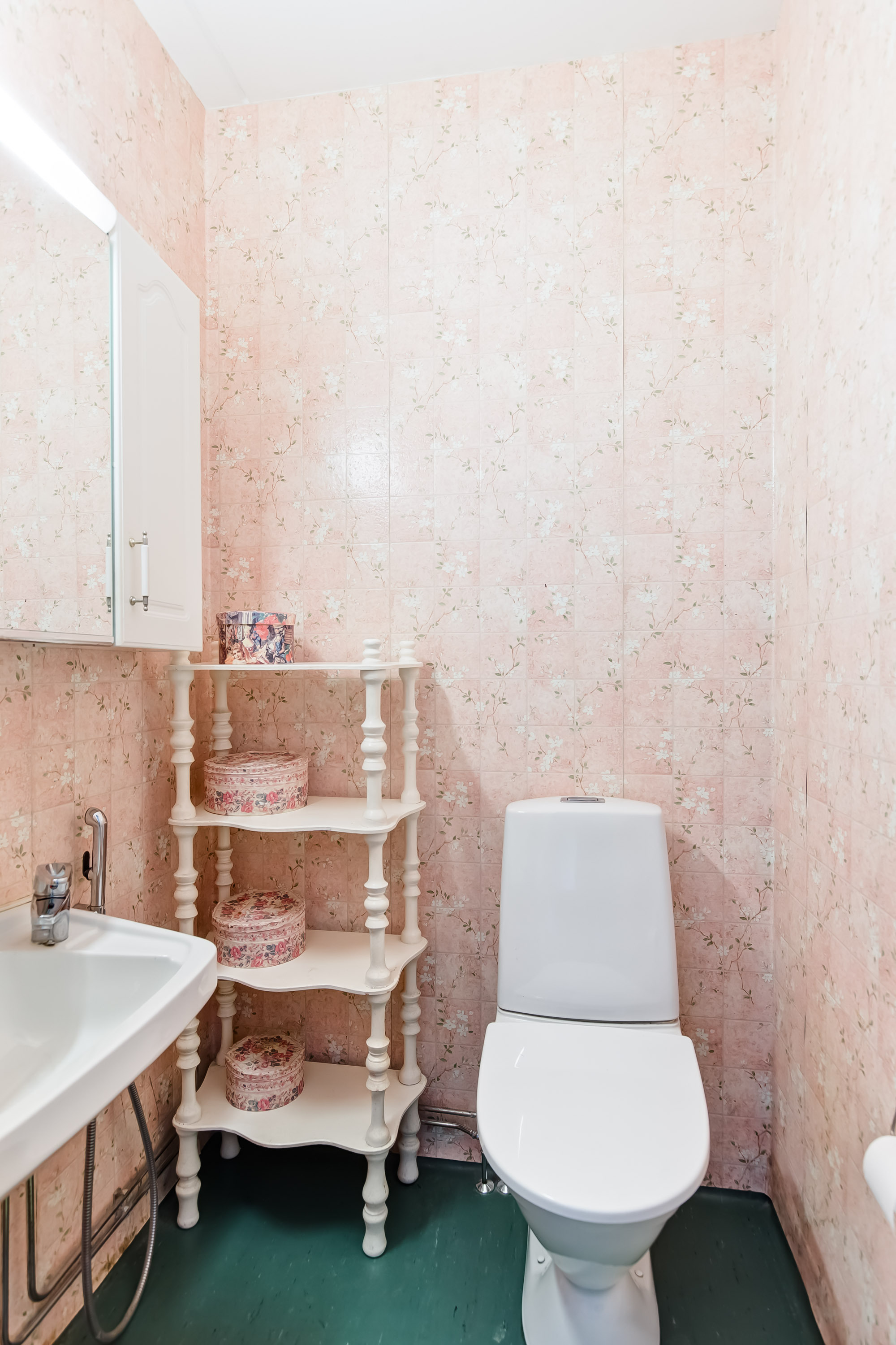 Yläkerran erillinen wc