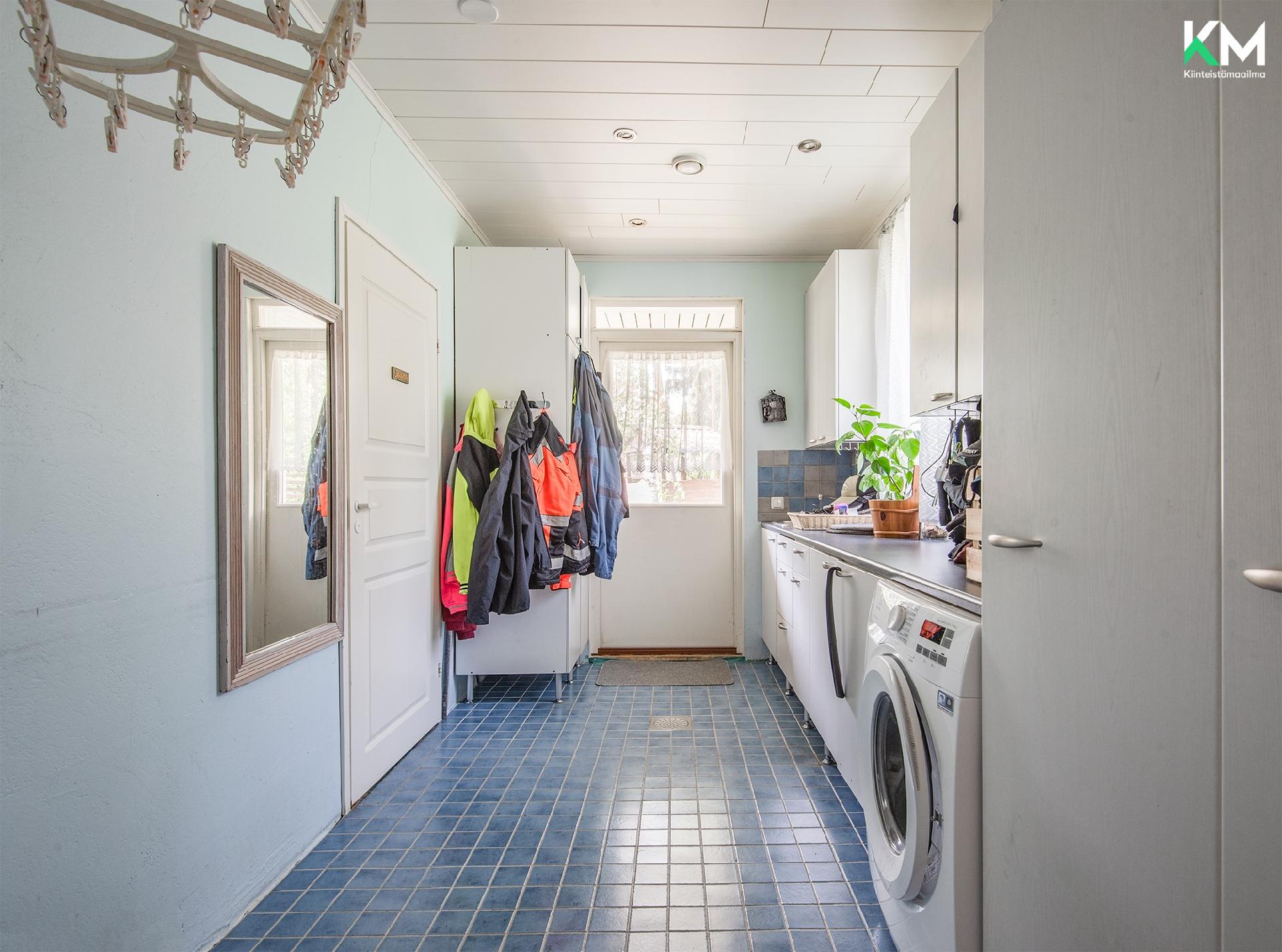 Luolavuorenpolku 13, Luolavuori, Masku