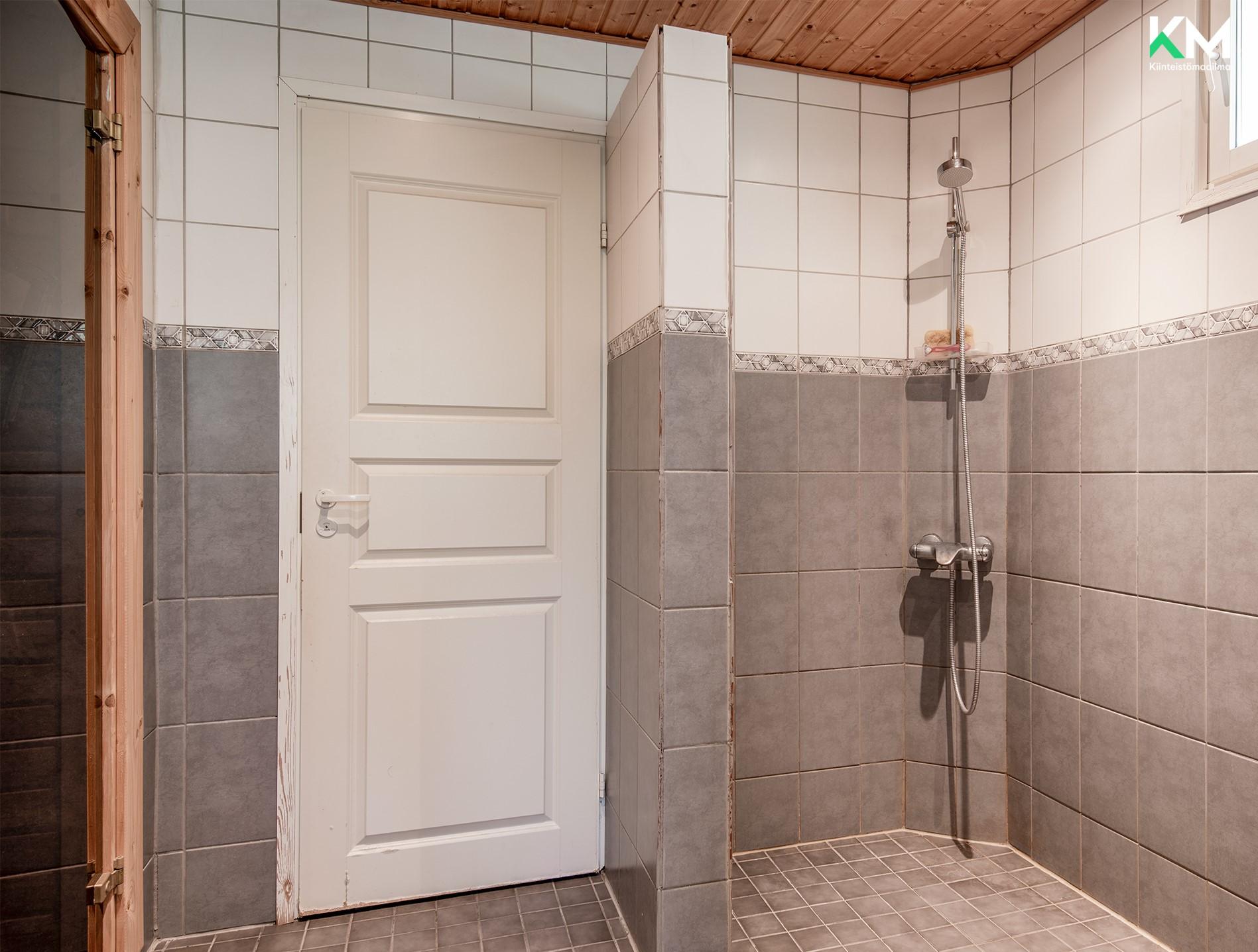 Luolavuorenpolku 13, Luolavuori, Masku