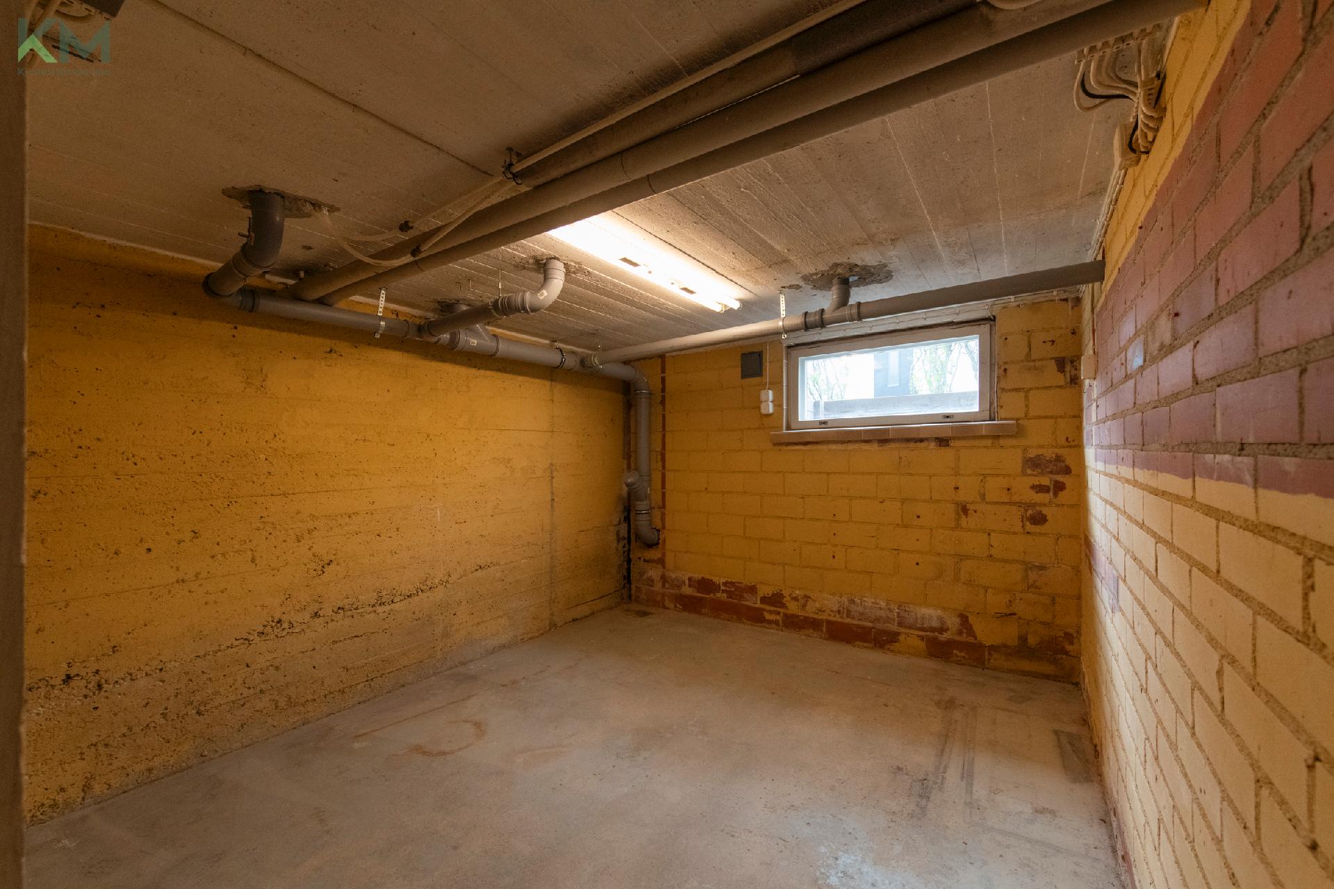 Kellarin säilytystilaa