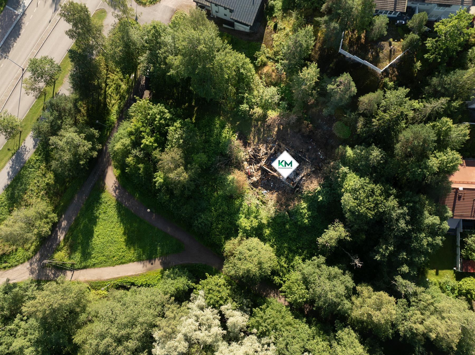 Kiinteistö kesällä, jotta näkee mitä sieltä löytyy