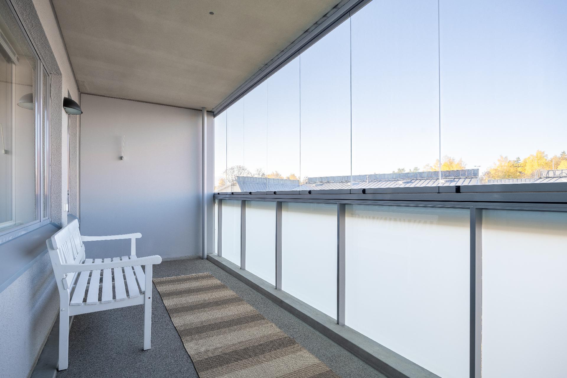 Tilava lasitettu parveke