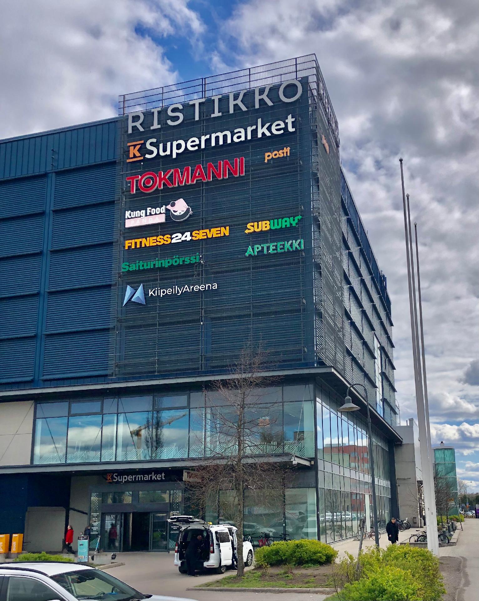 Kauppakeskus Ristikon palvelut helposti saatavilla