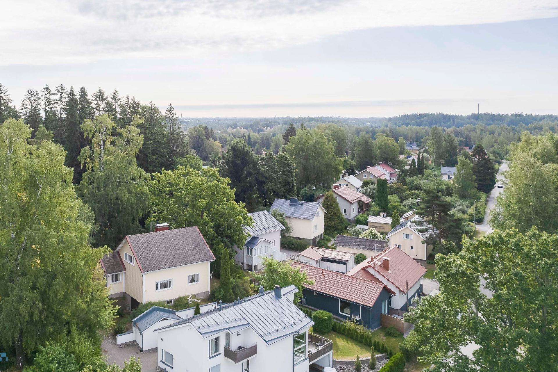 Lainlukijantie 27b, Torpparinmäki, Helsinki