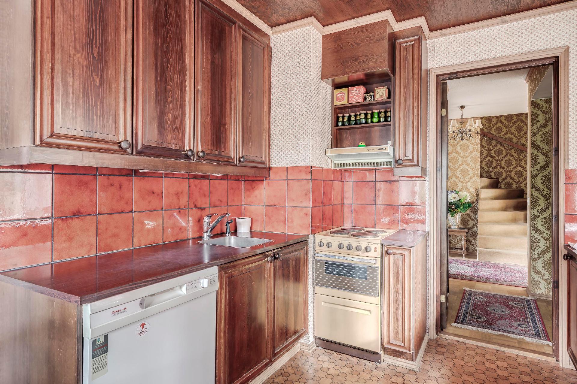 Lainlukijantie 27b, Torpparinmäki, Helsinki