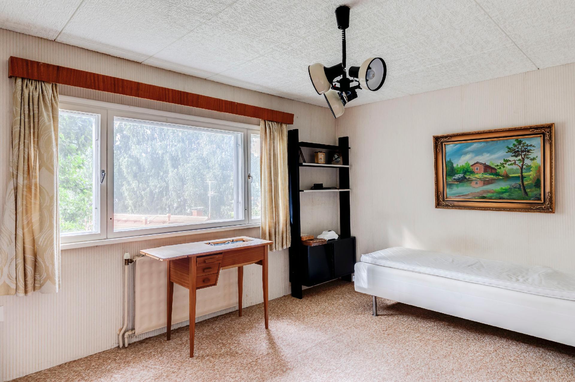 Lainlukijantie 27b, Torpparinmäki, Helsinki