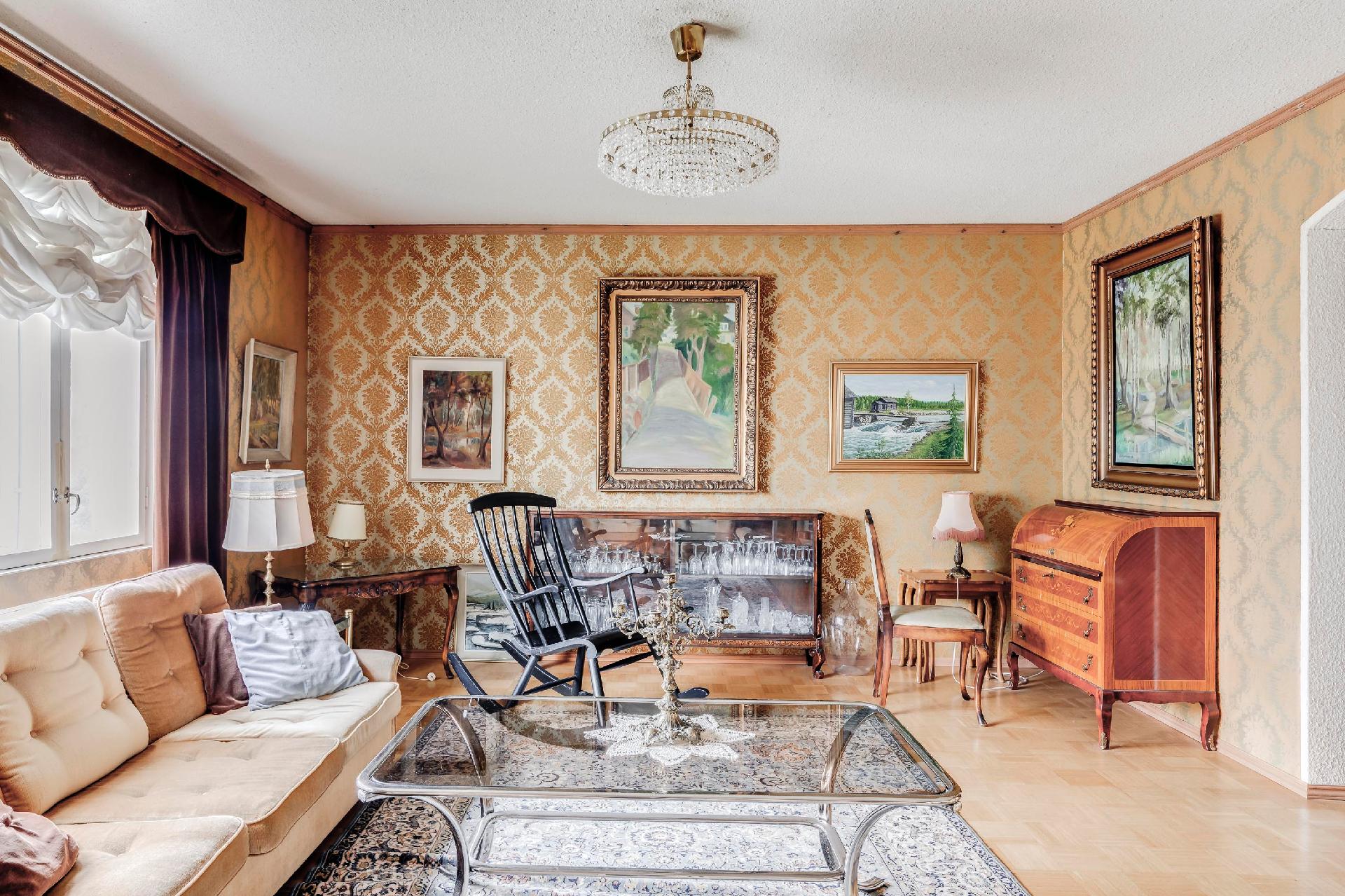 Lainlukijantie 27b, Torpparinmäki, Helsinki