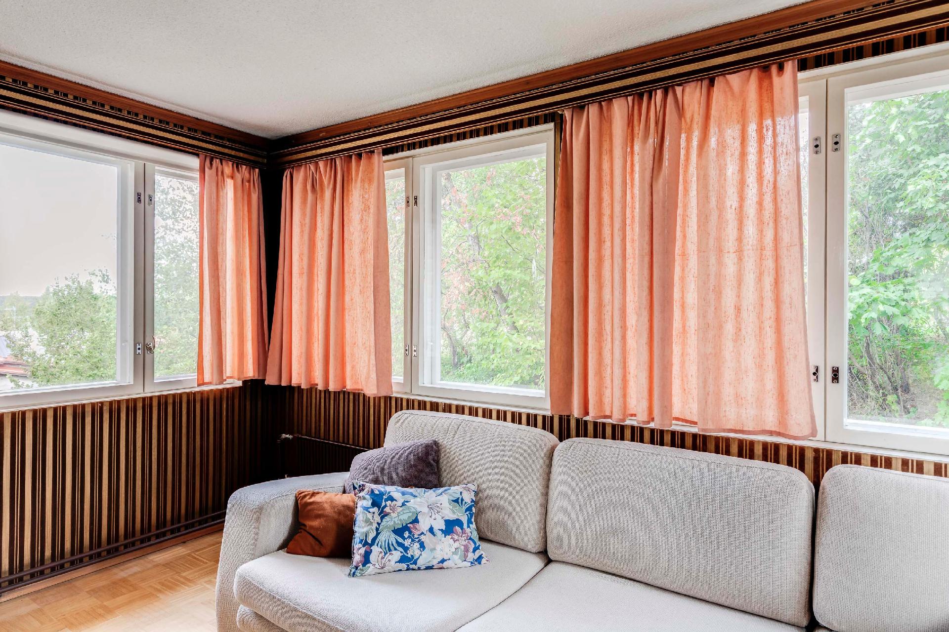 Lainlukijantie 27b, Torpparinmäki, Helsinki