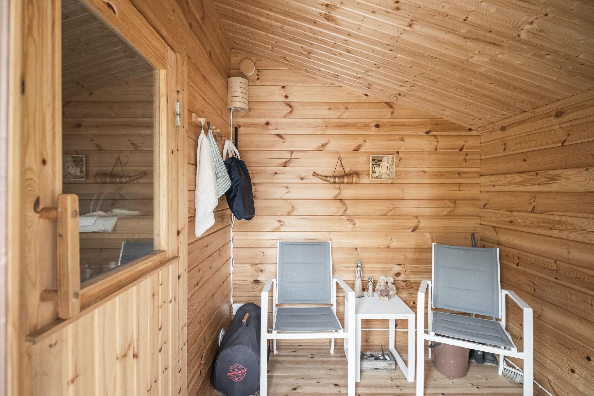 Saunarakennuksen pukuhuone