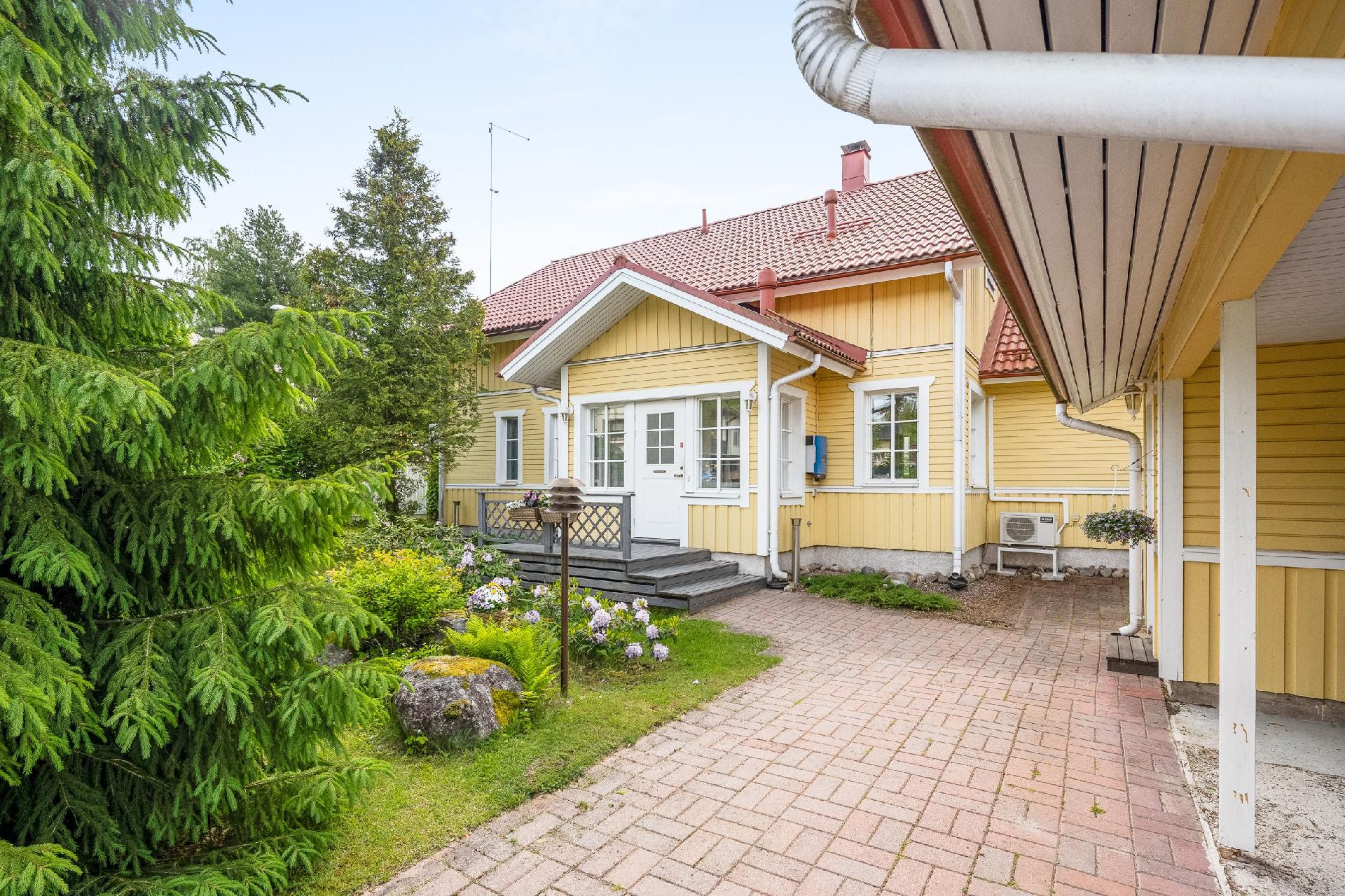 Sisäänkäynti talolle