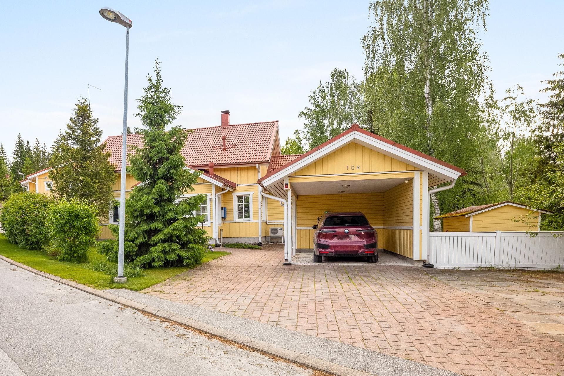 Autokatos ja pihapaikkoja autoille