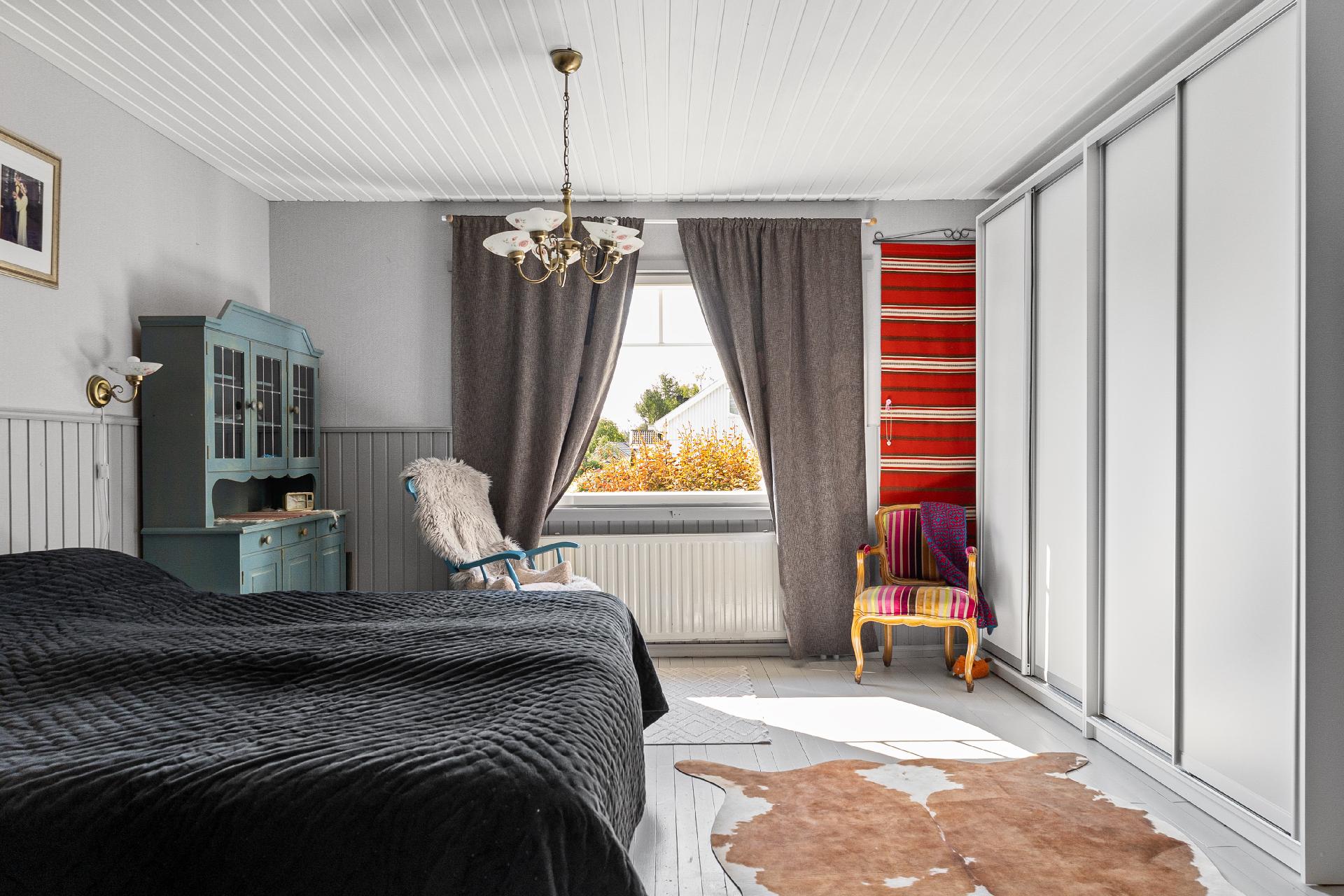 Alakerran makuuhuone