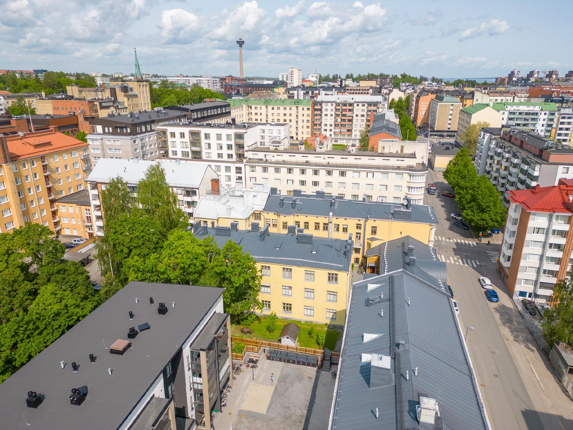 Keskustan palvelut lähellä