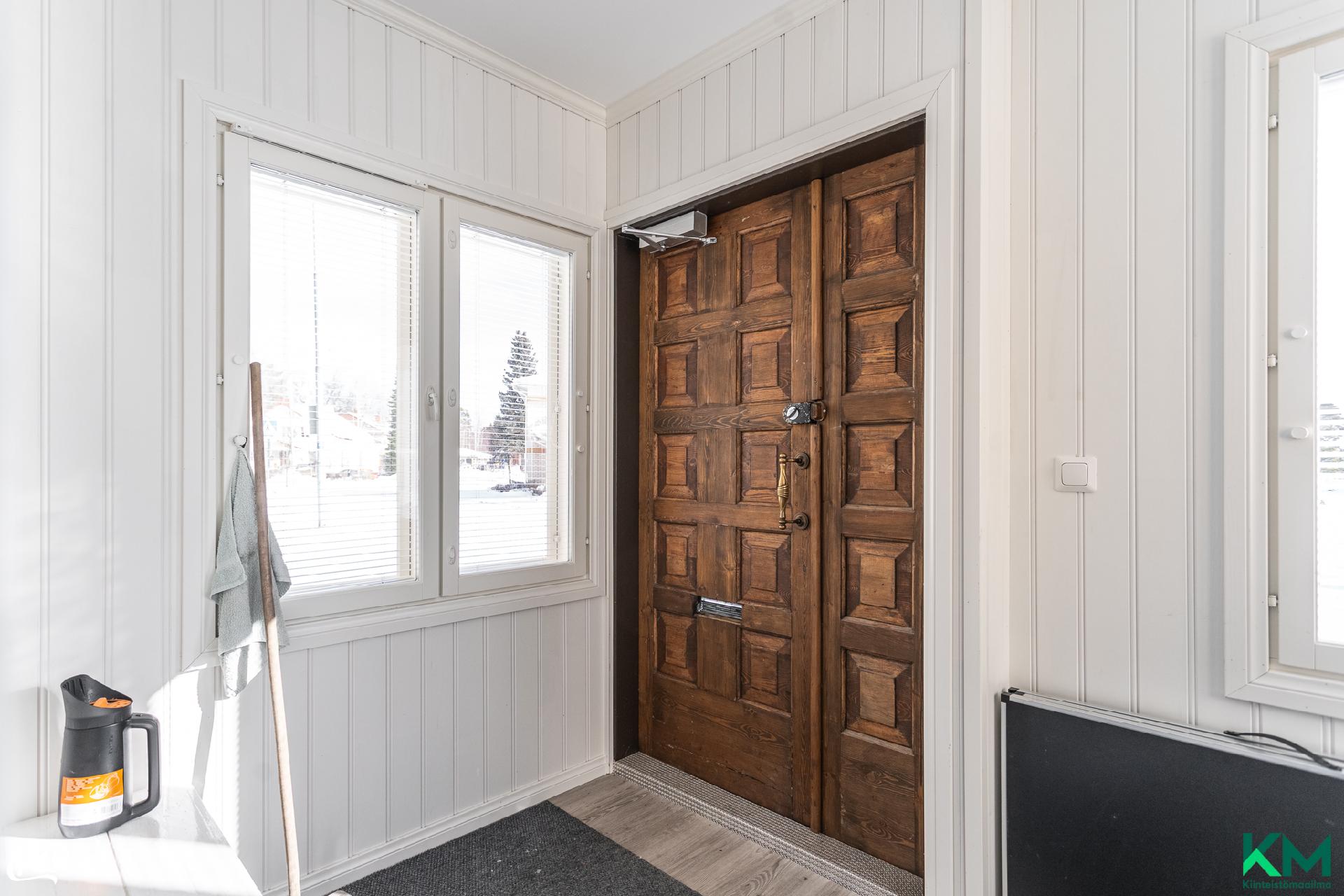 liikehuoneisto 2 sisäänkäynti