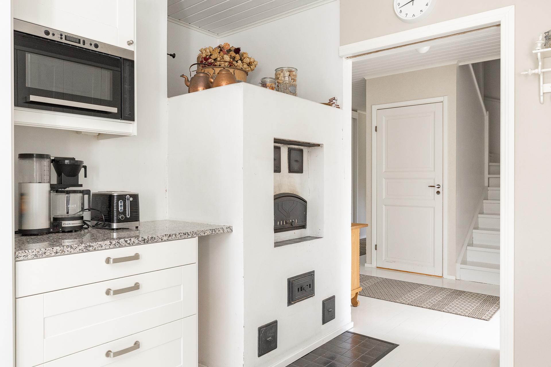 keittiö ja leivinuuni