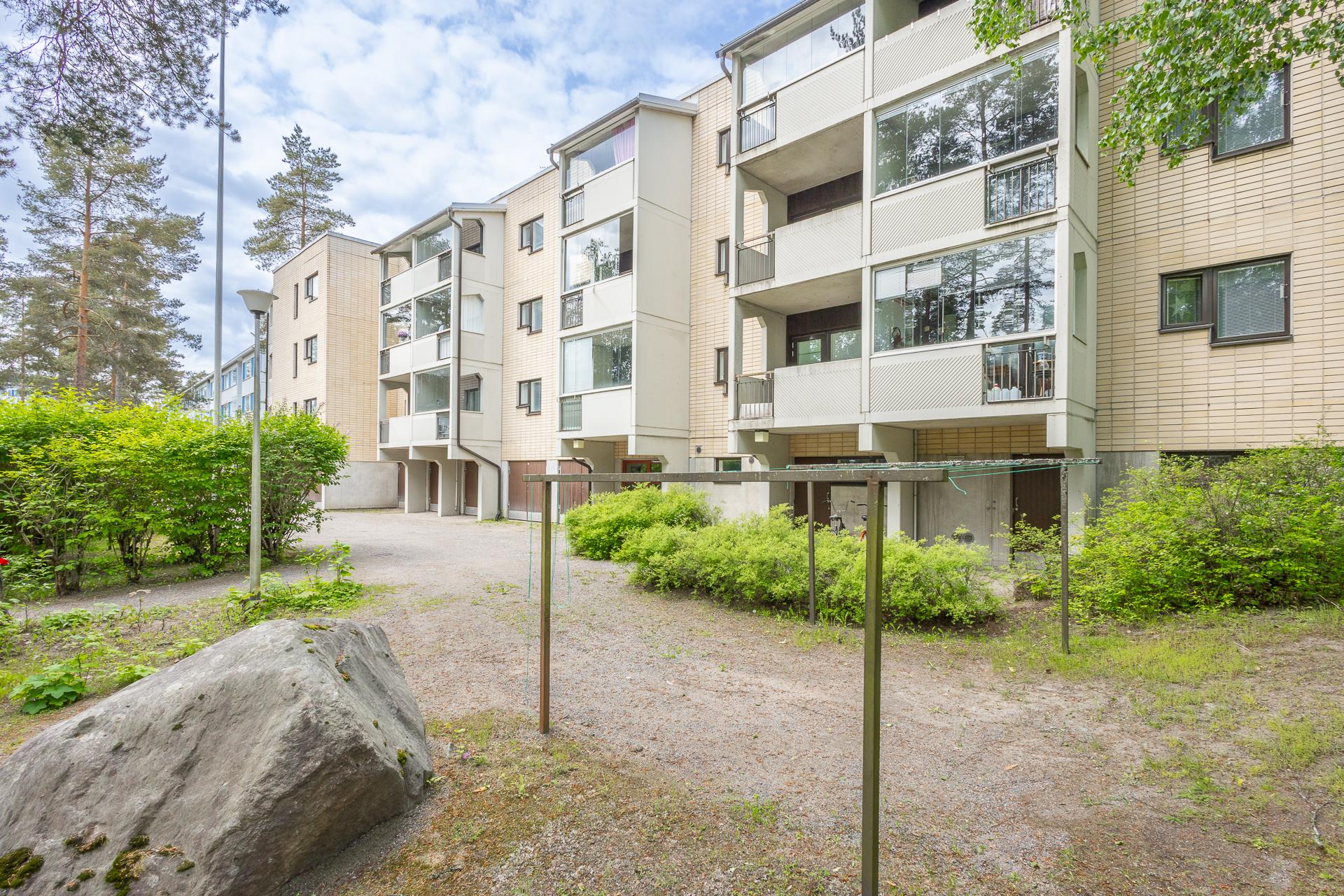 Julkisivu
