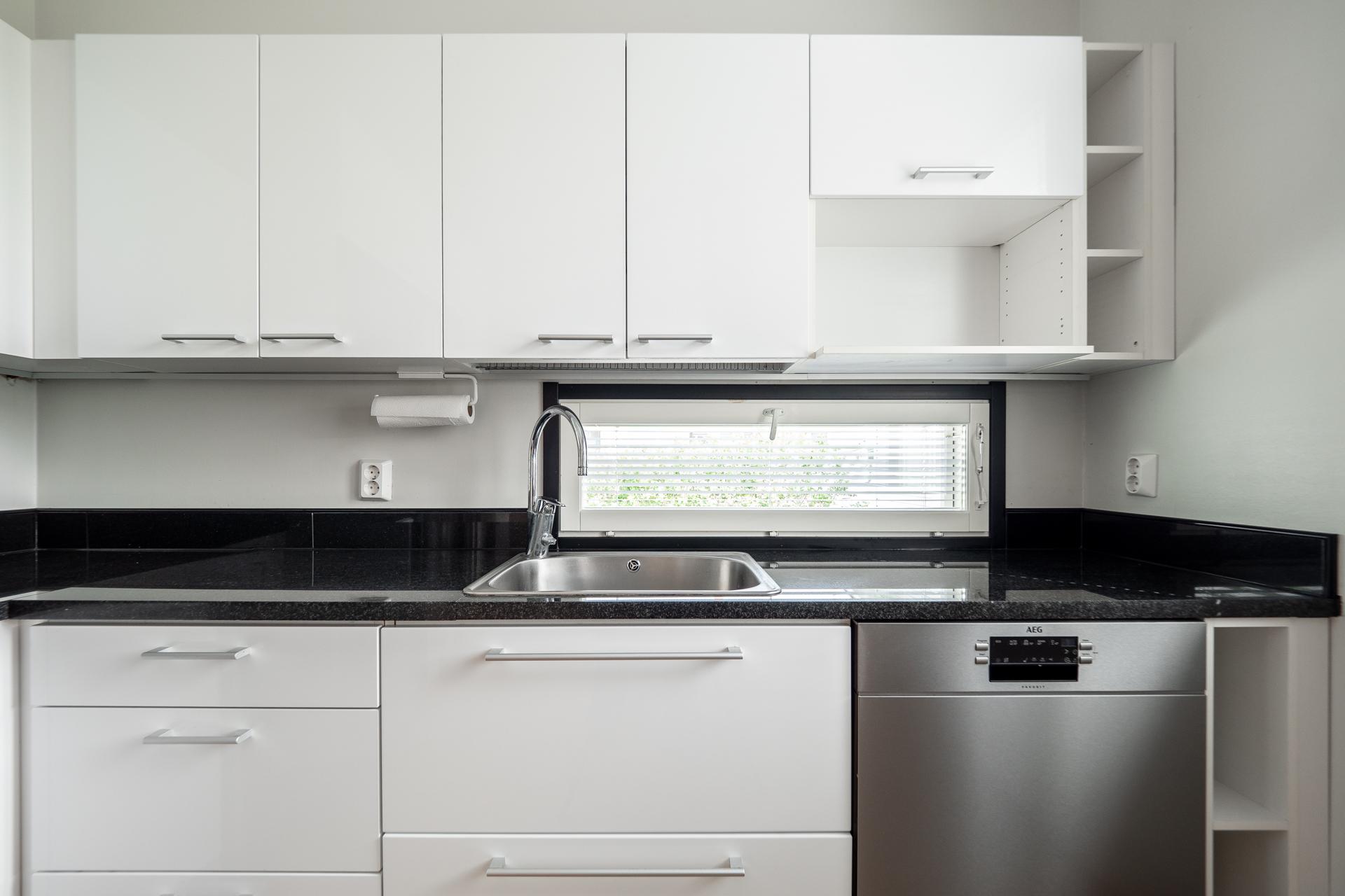 Valoa myös välitilan ikkunasta