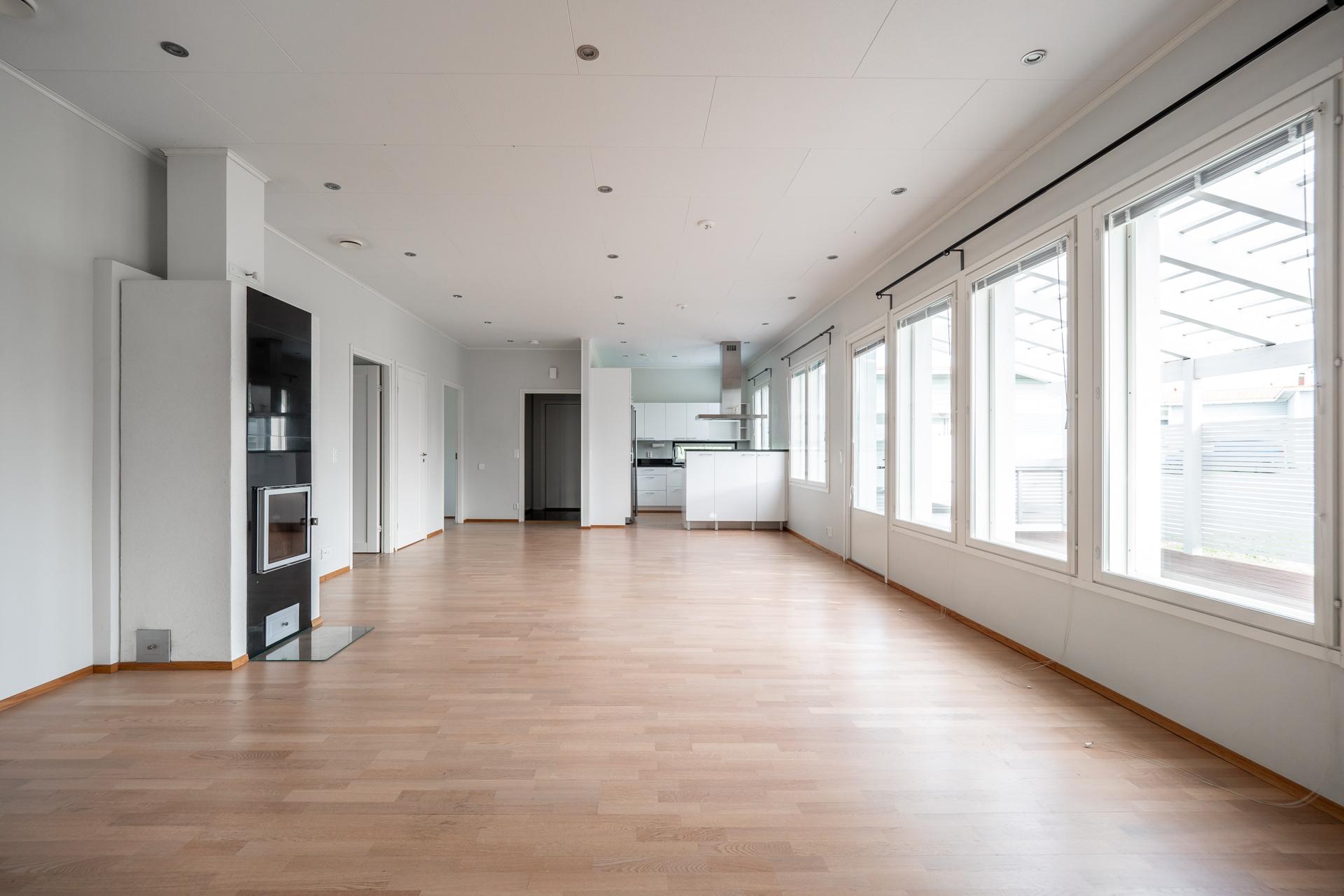 Varaava takka keskeisellä paikalla