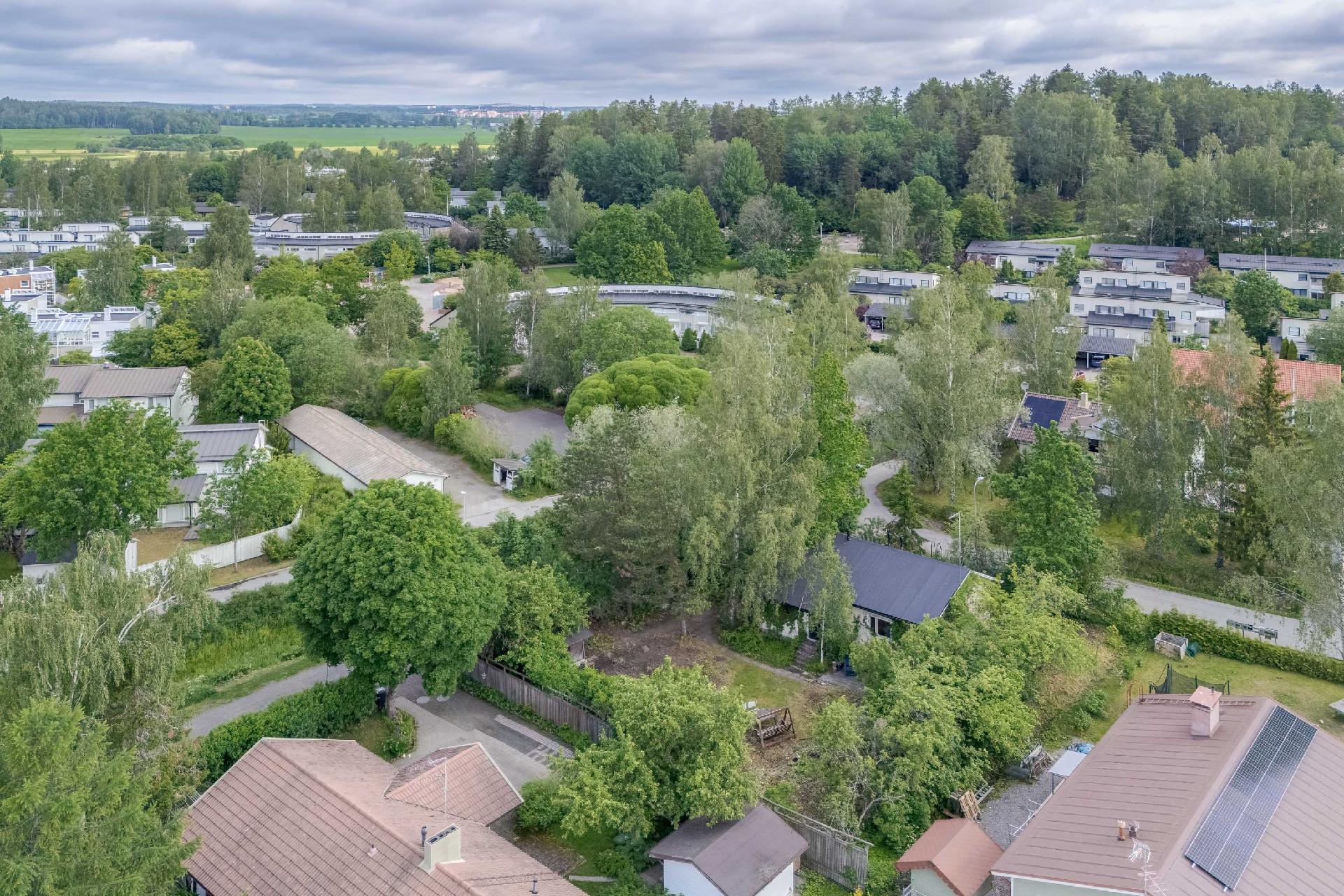 Sihteerintie 16, Torpparinmäki, Helsinki