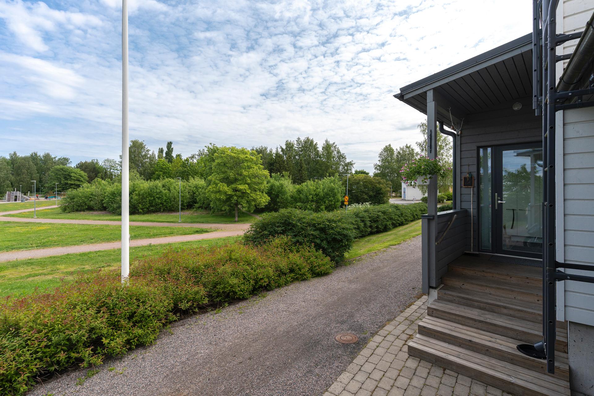 Peltokylänraitti 8, Töyrynummi, Helsinki