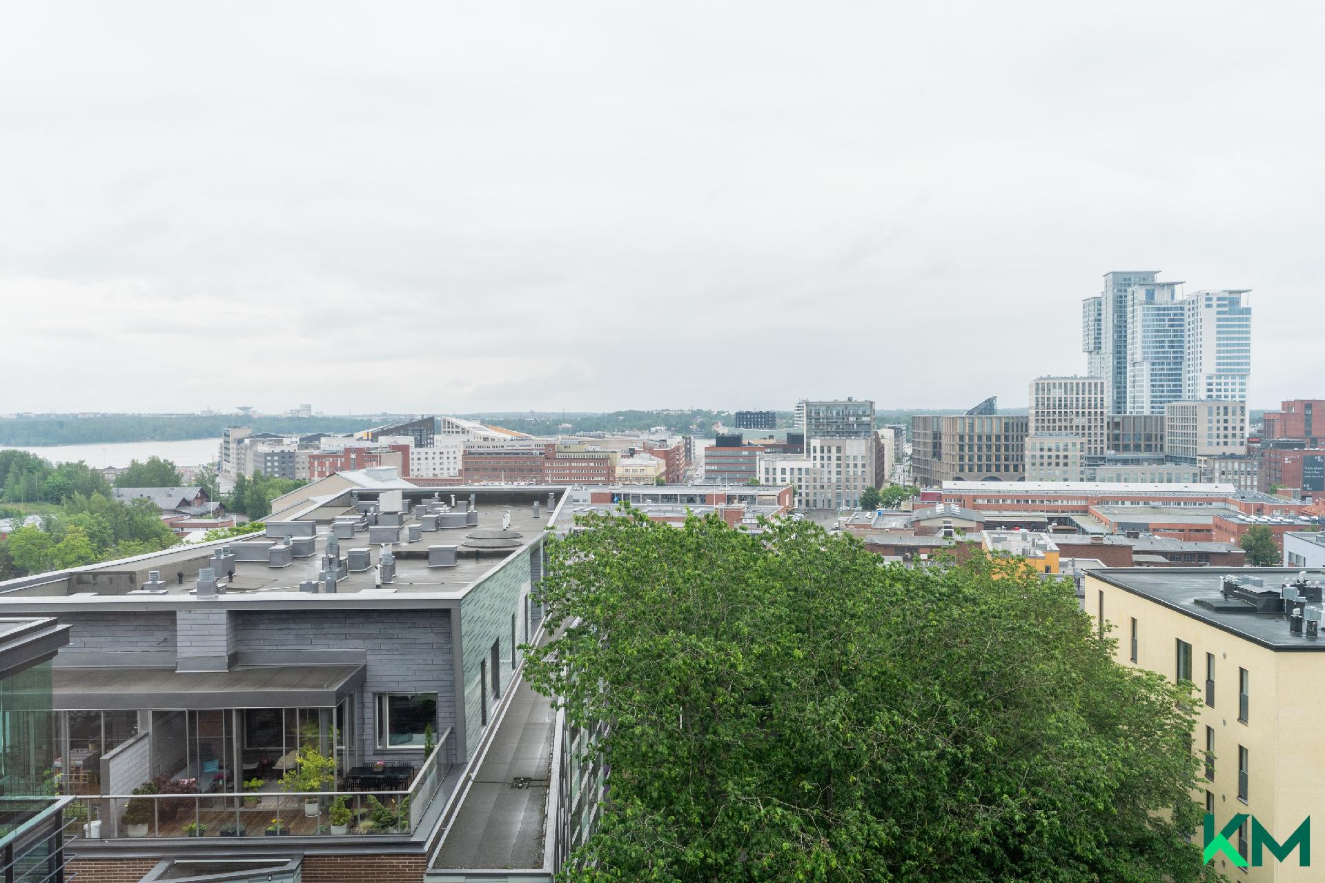 Näkymää kerhotilasta/saunaosastolta