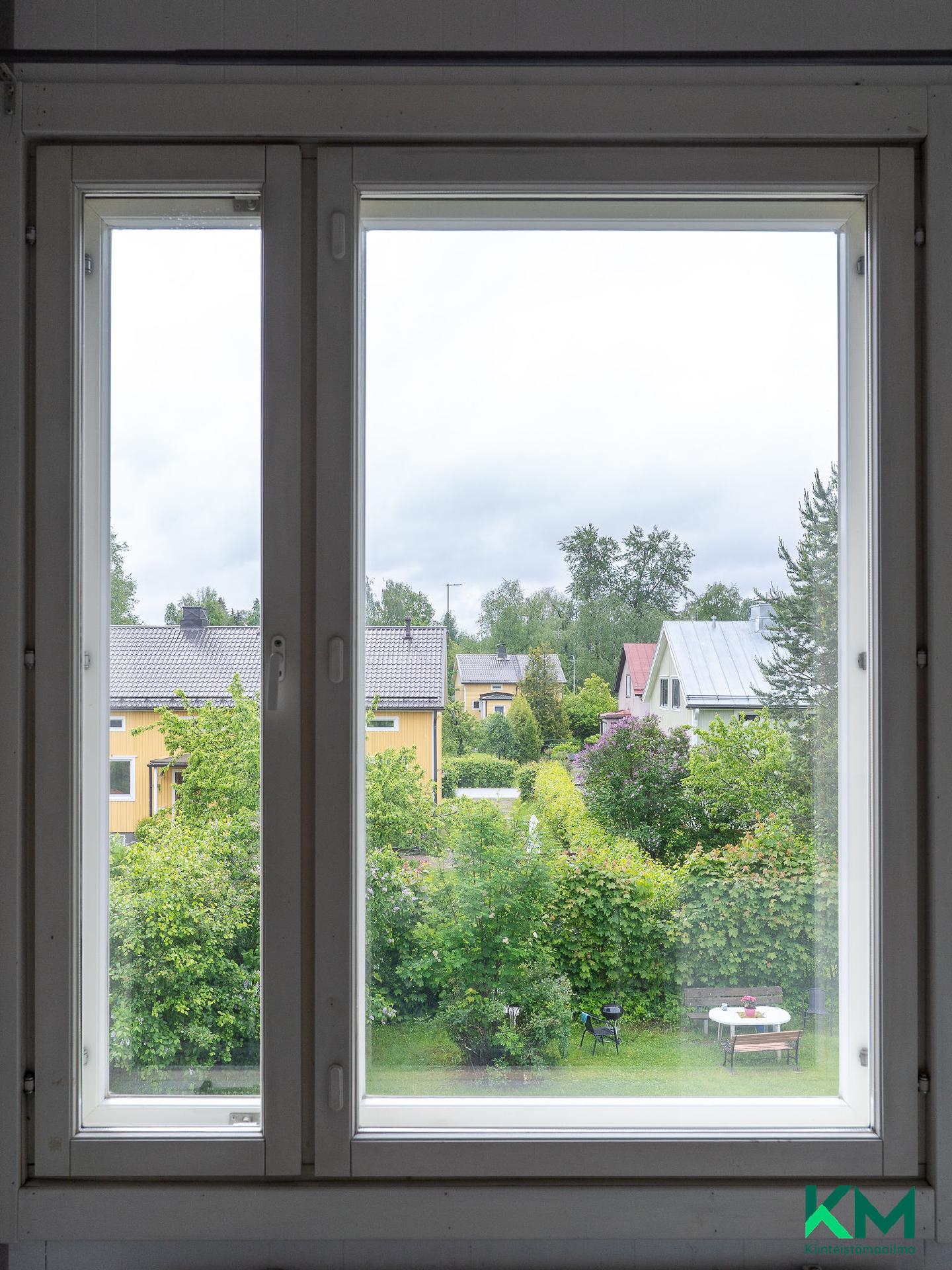 Näkymä keittiön ikkunasta