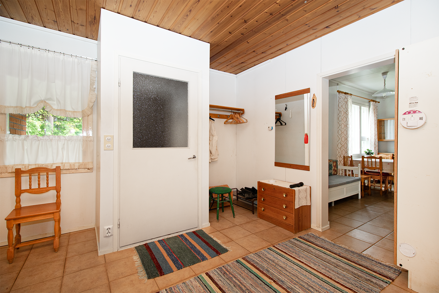 laajennusosan eteisessä lattialämmitys