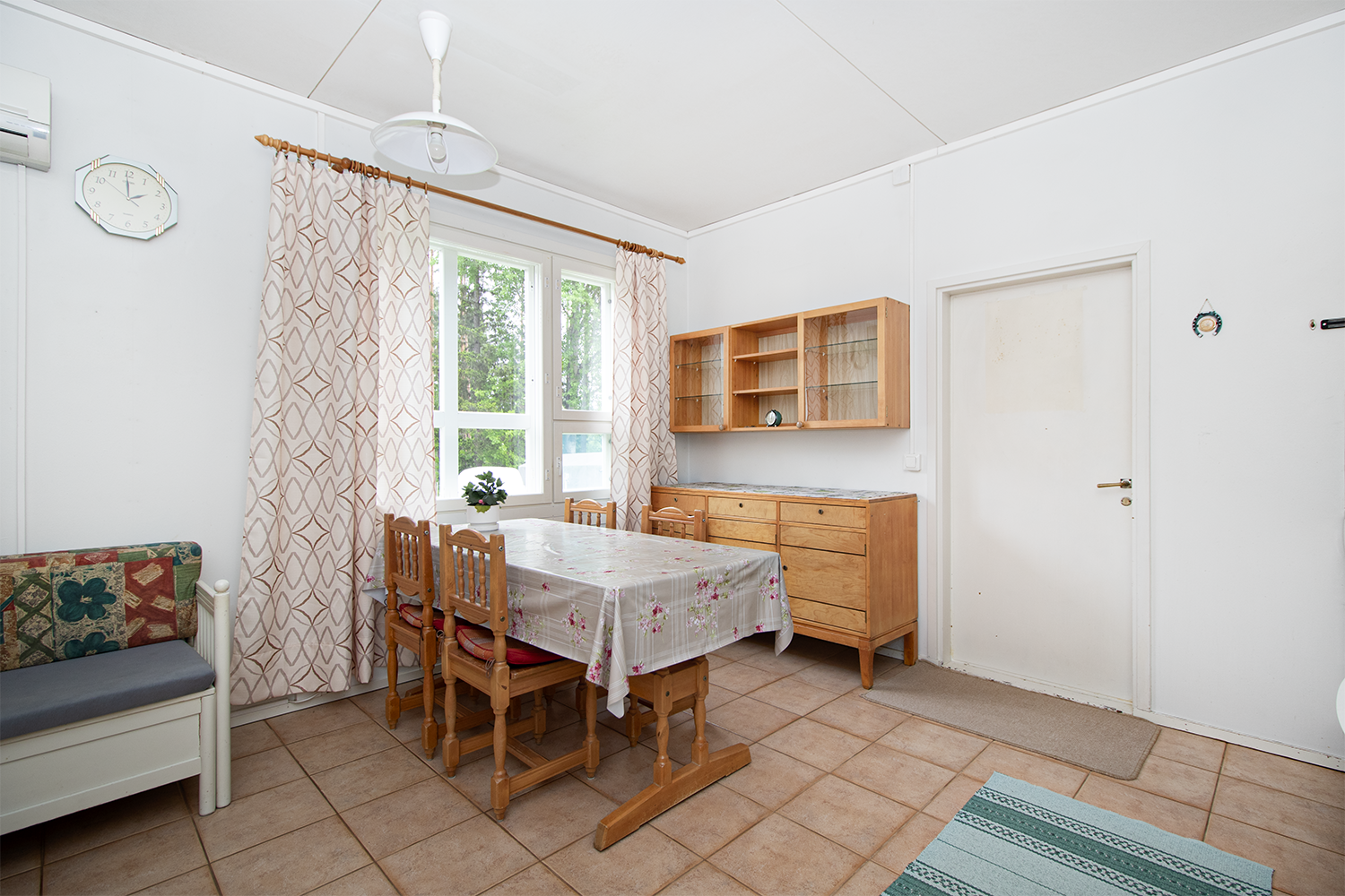 keittiön laatta lattiassa lattialämmitys