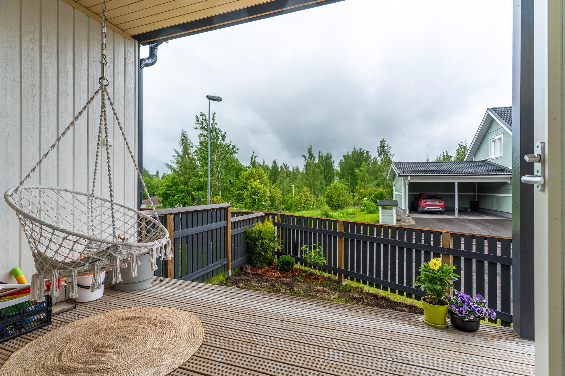 Terassi ja piha-alue