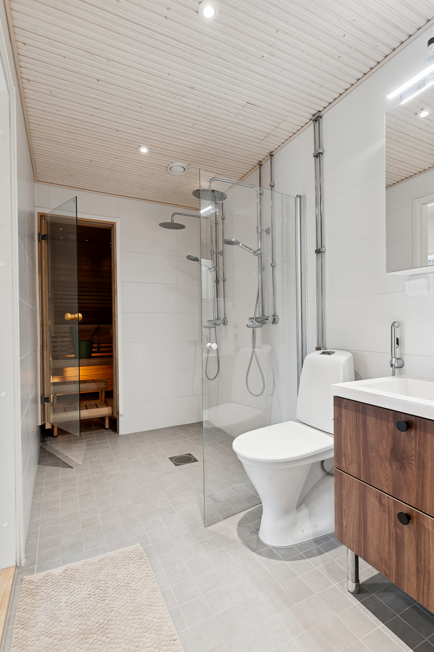 Suihkutila ja sauna