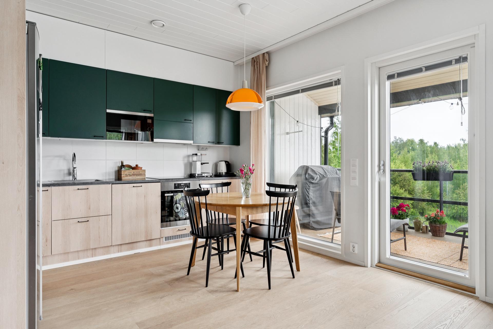 Keittiö ja ruokailutila